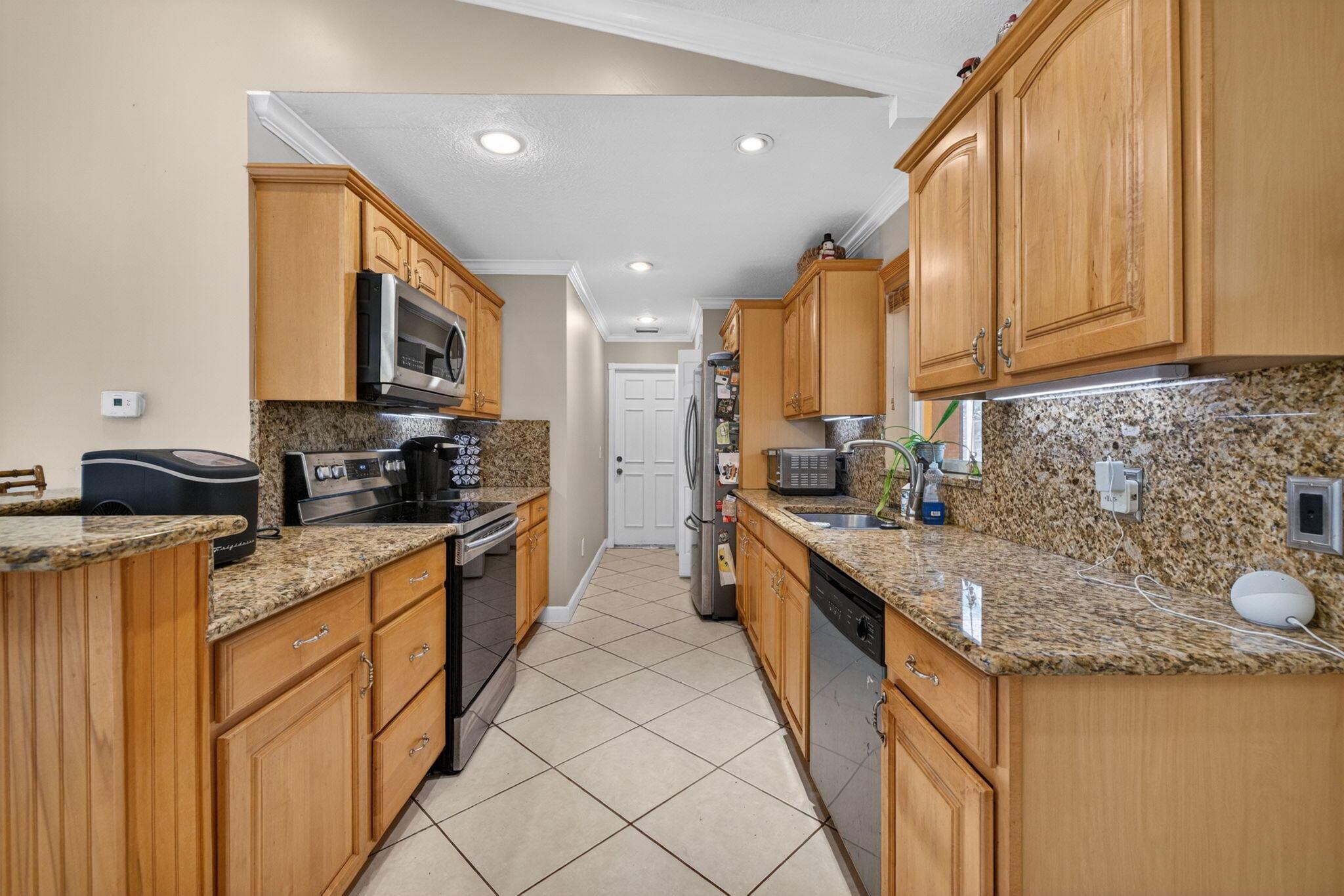Sw Bellevue Ave, Port Saint Lucie, FL 34953