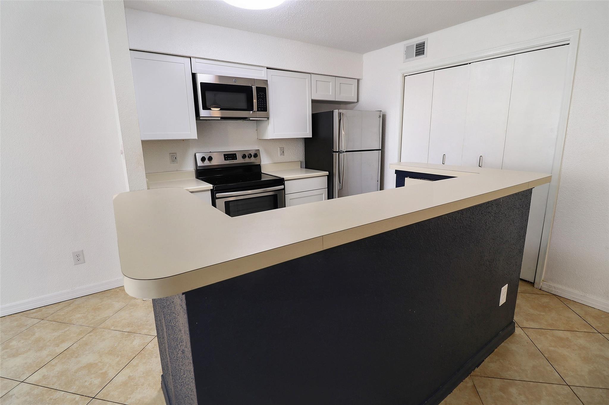 Riverside Dr, Coral Springs, FL 33071