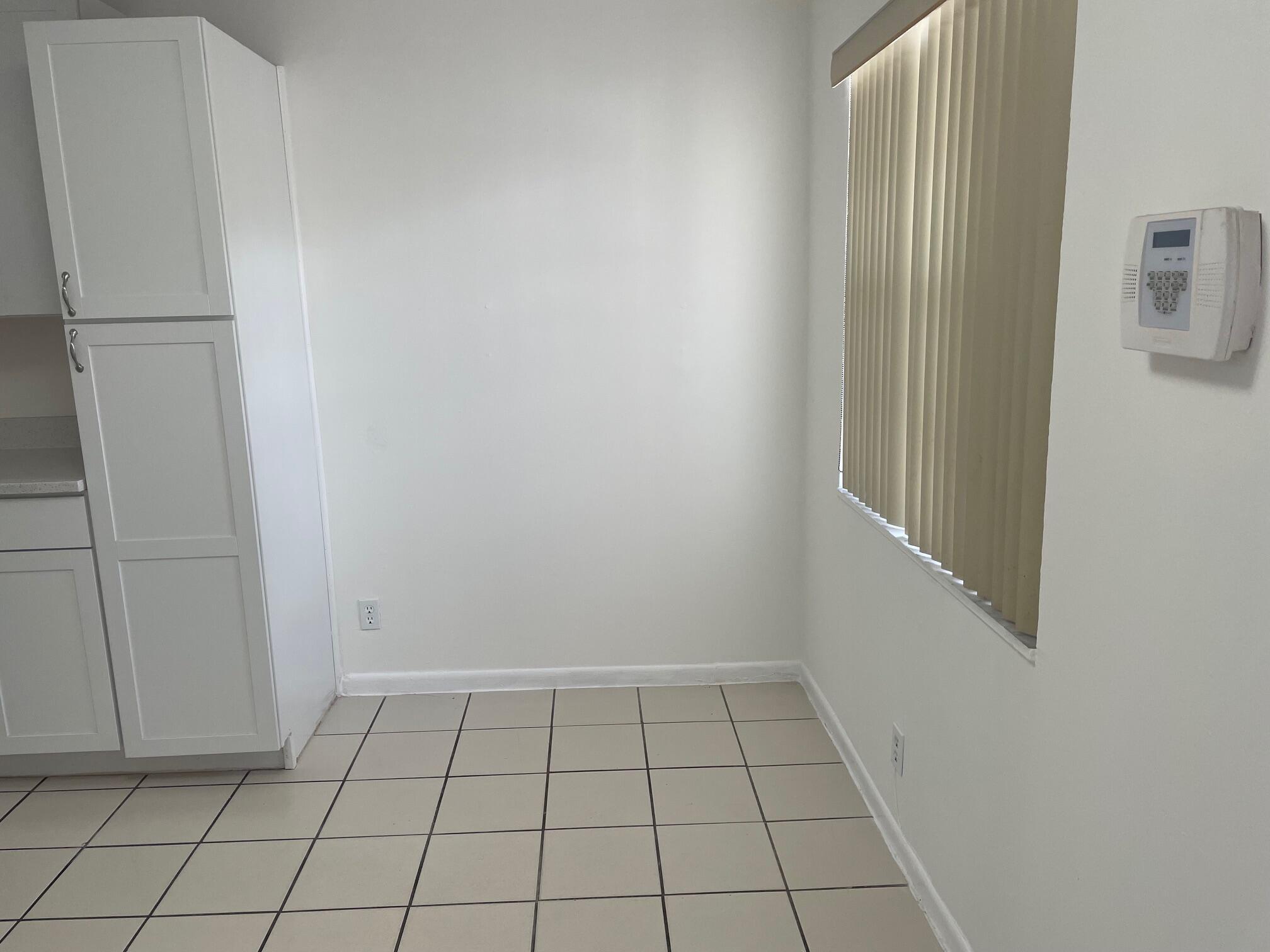 Sw 10th St, North Lauderdale, FL 33068