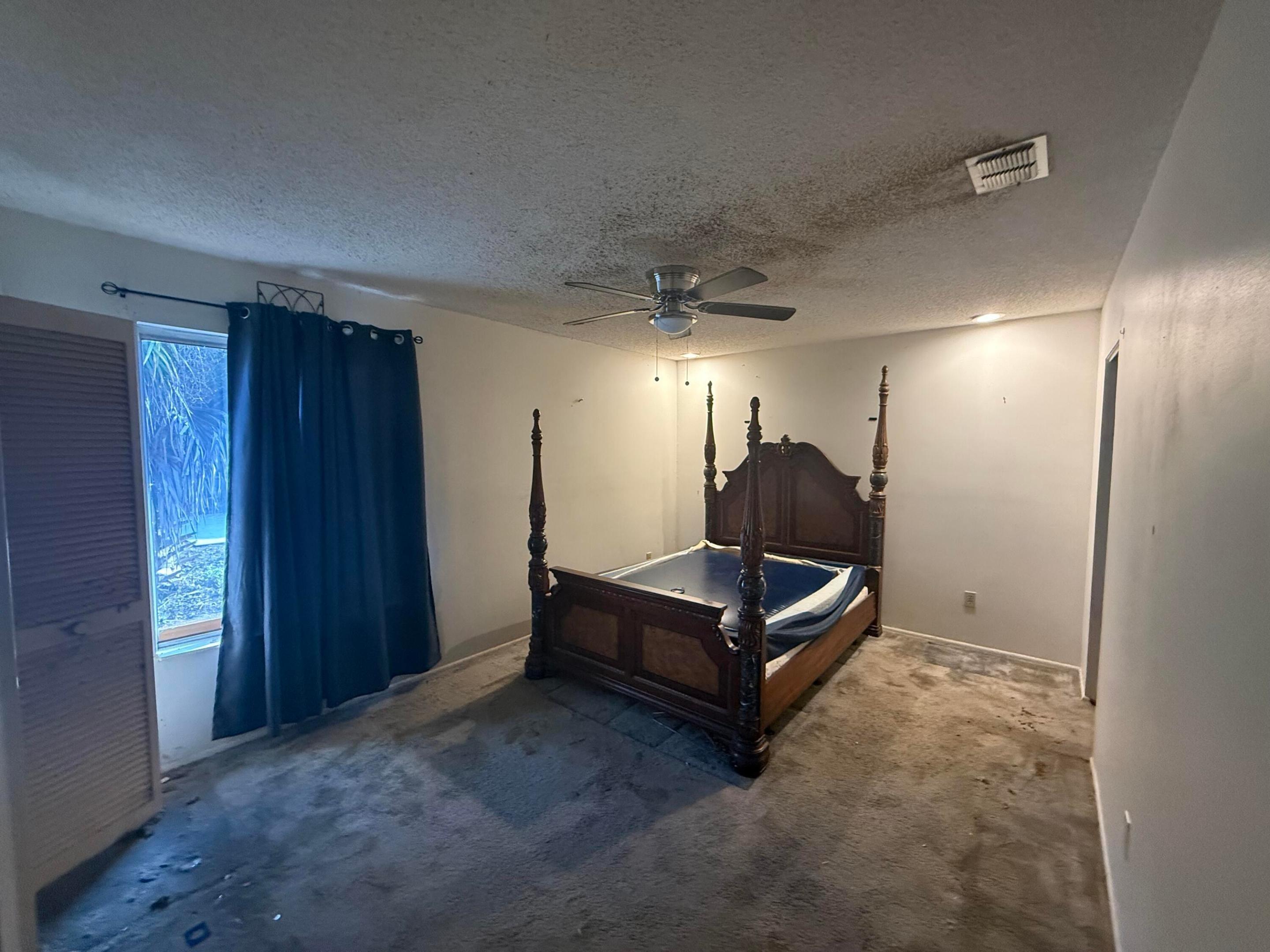 Bobbie Ln, Royal Palm Beach, FL 33411