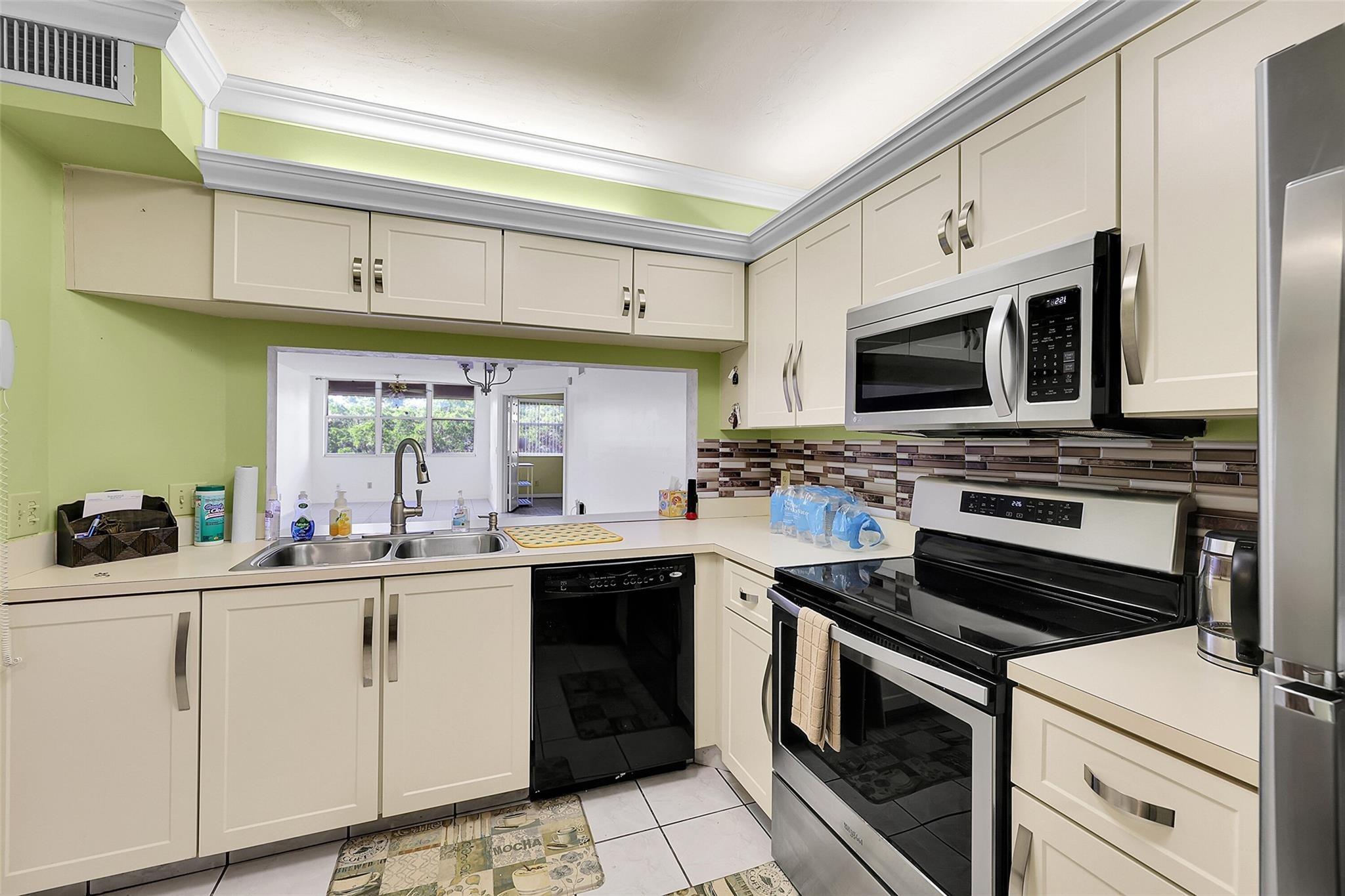 Nw 24th Pl, Sunrise, FL 33322