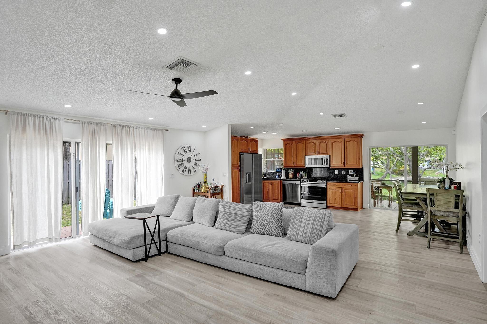 Nw 5th Ct, Plantation, FL 33325