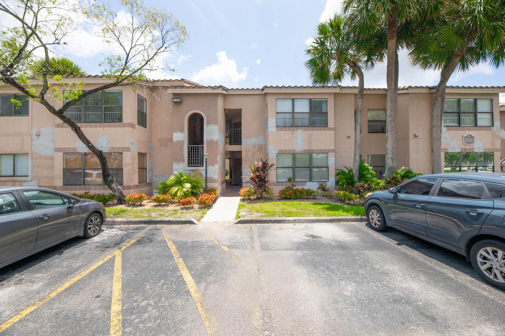 S University Dr, Davie, FL 33328