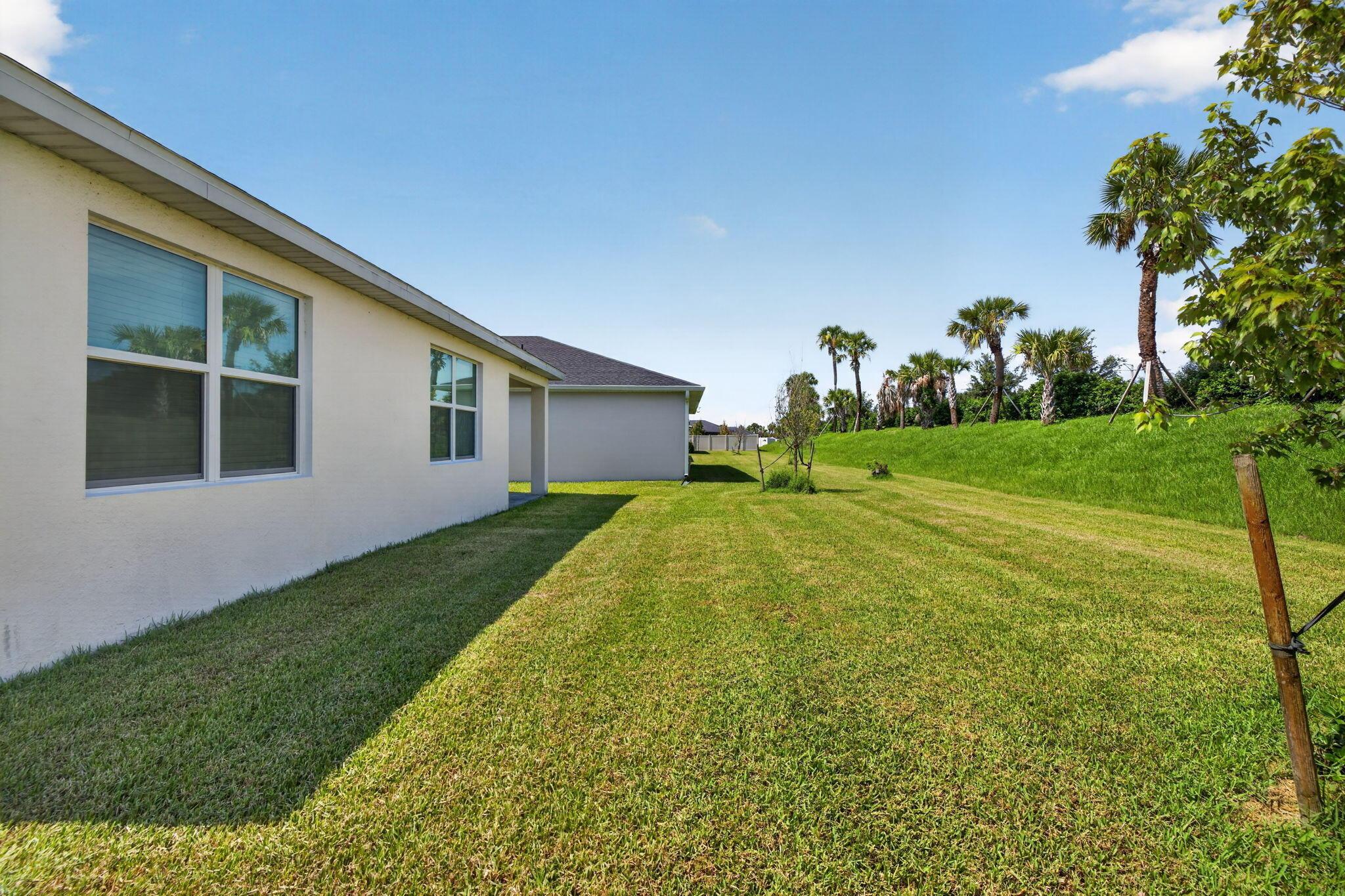 Dahlia Cir, Port Saint Lucie, FL 34986