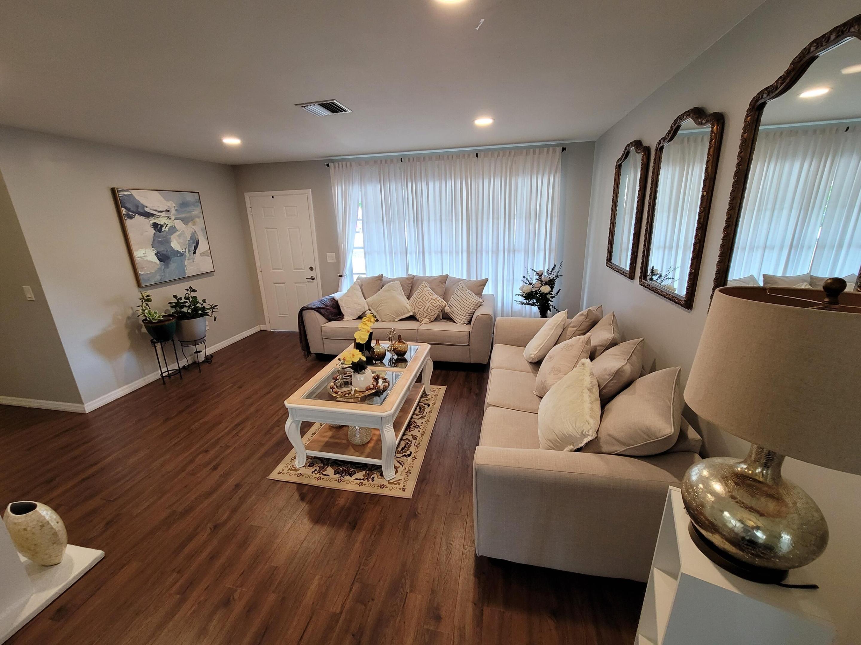 Ne Floresta Dr, Port Saint Lucie, FL 34983