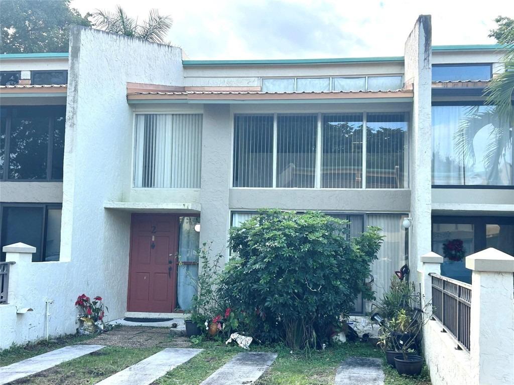E Coco Plum Cir, Plantation, FL 33324