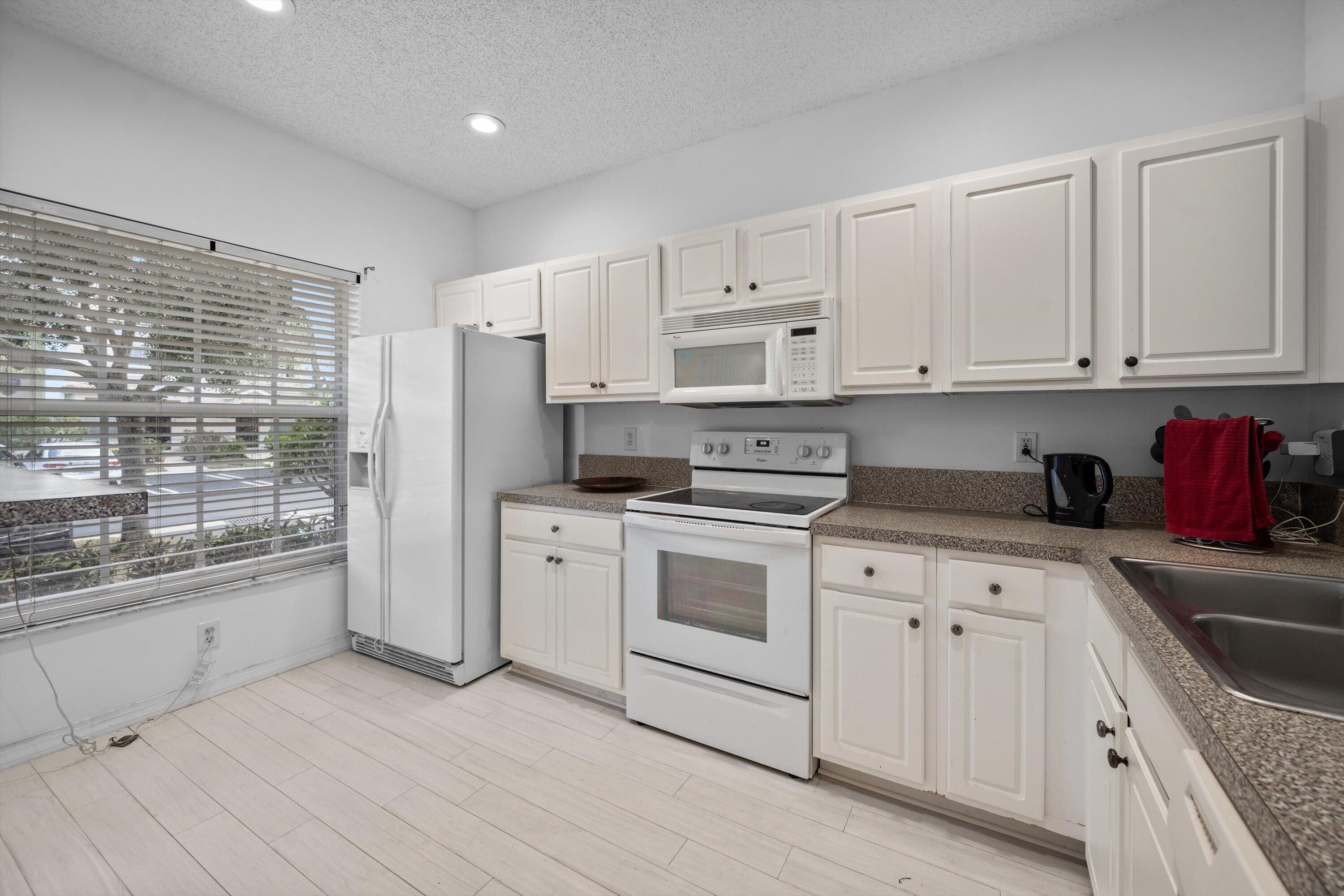 Palmbrooke Cir, West Palm Beach, FL 33417