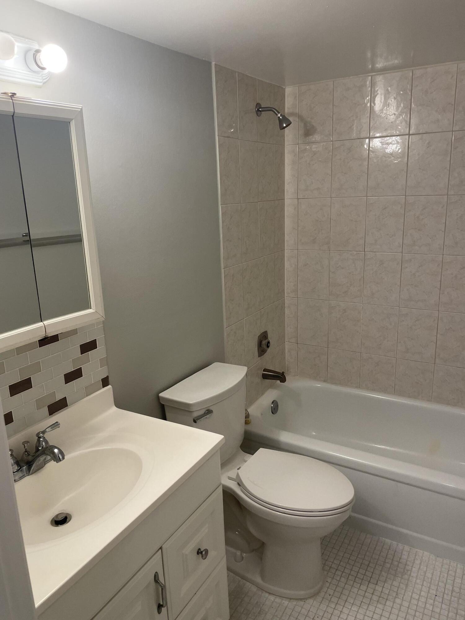 Village Green Cir W, Palm Springs, FL 33461