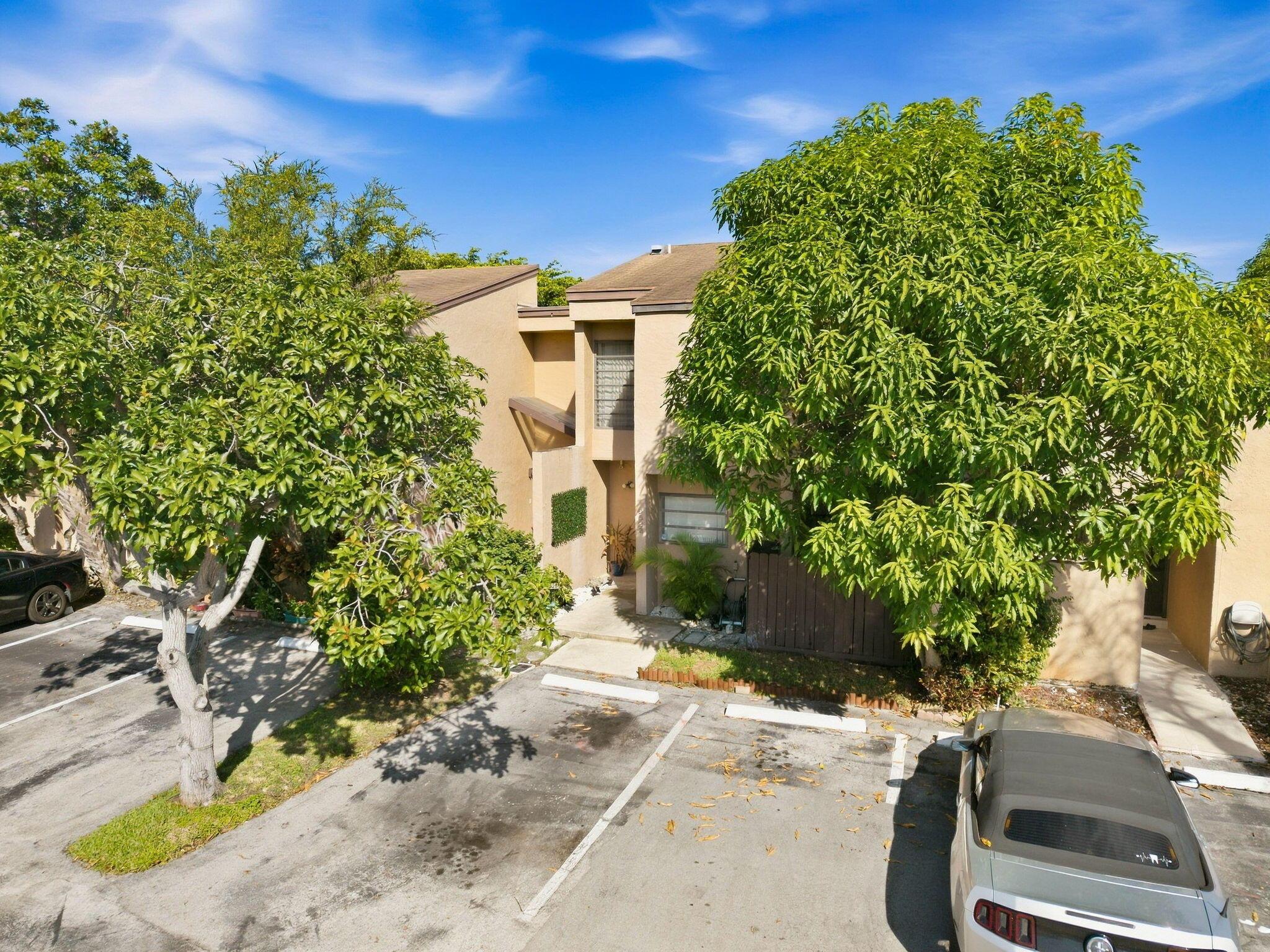 Nw 38th Pl, Sunrise, FL 33351