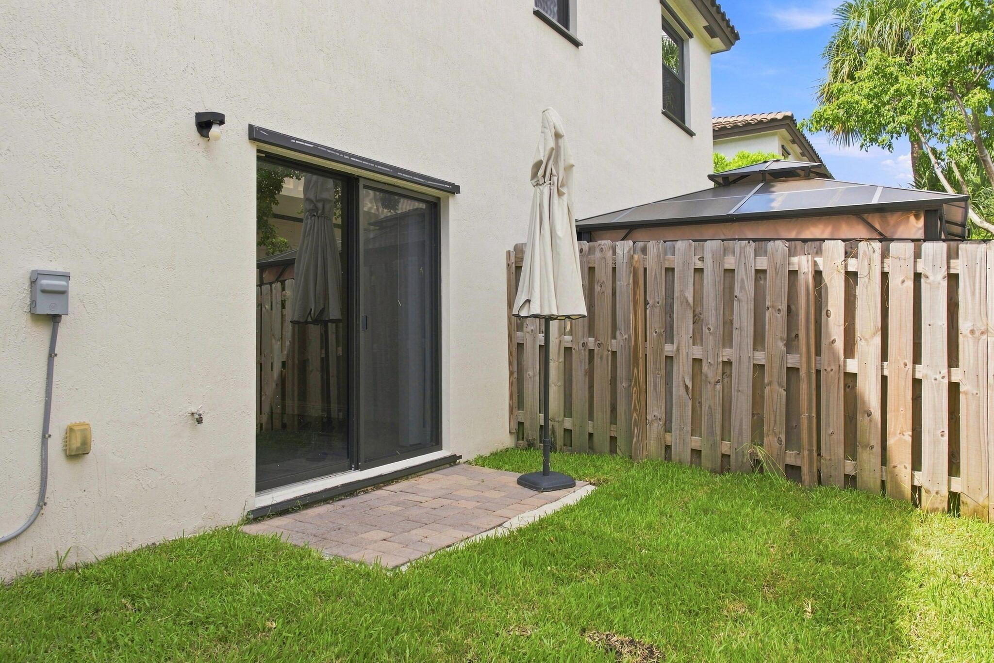 Sw 54th Ave, North Lauderdale, FL 33068