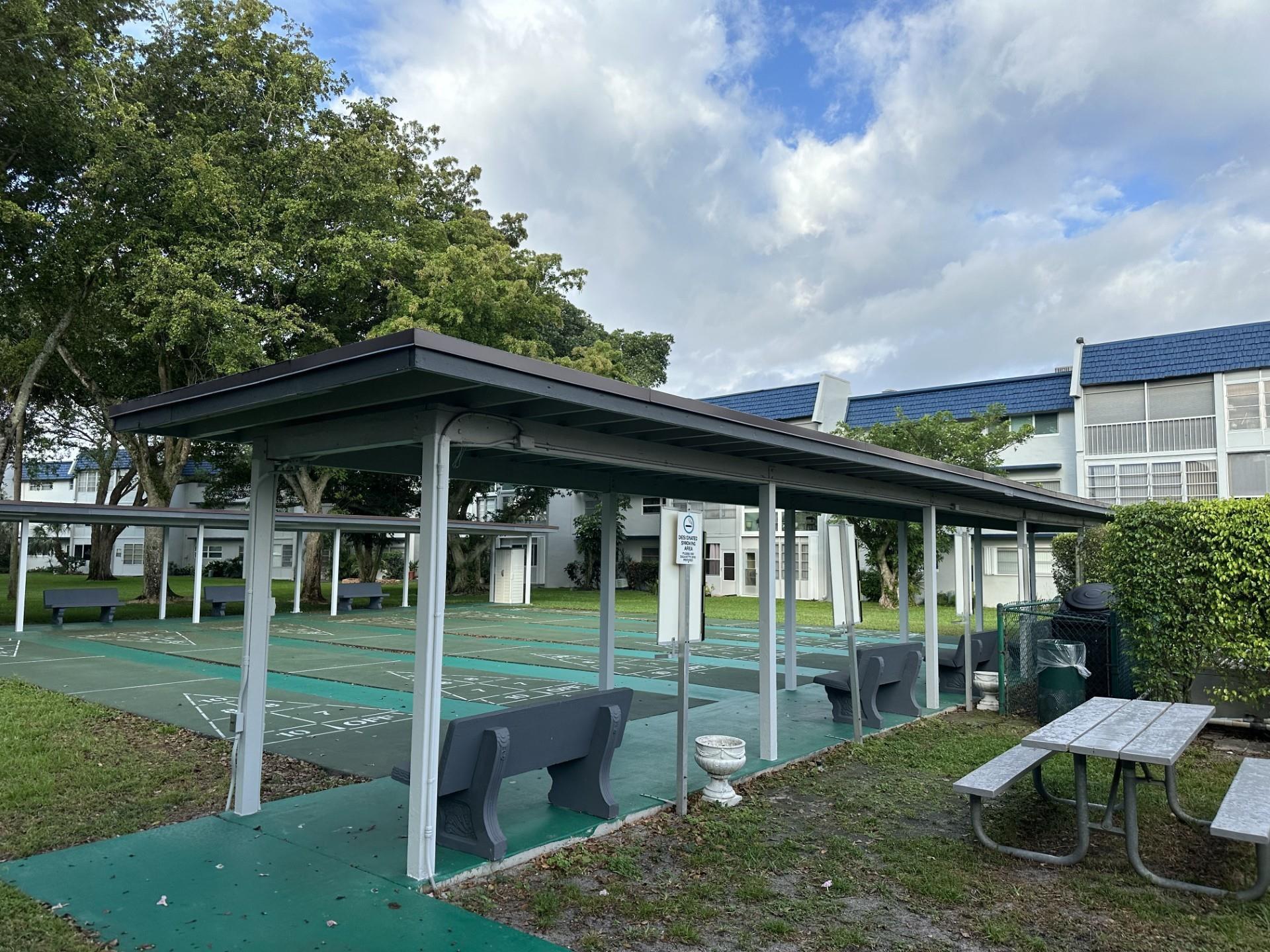 Golf Circle Dr, Margate, FL 33063