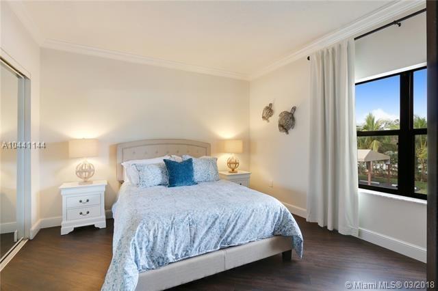 Uno Lago Dr, Juno Beach, FL 33408
