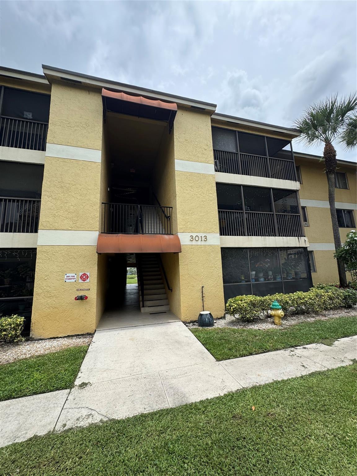 N Oakland Forest Dr, Oakland Park, FL 33309