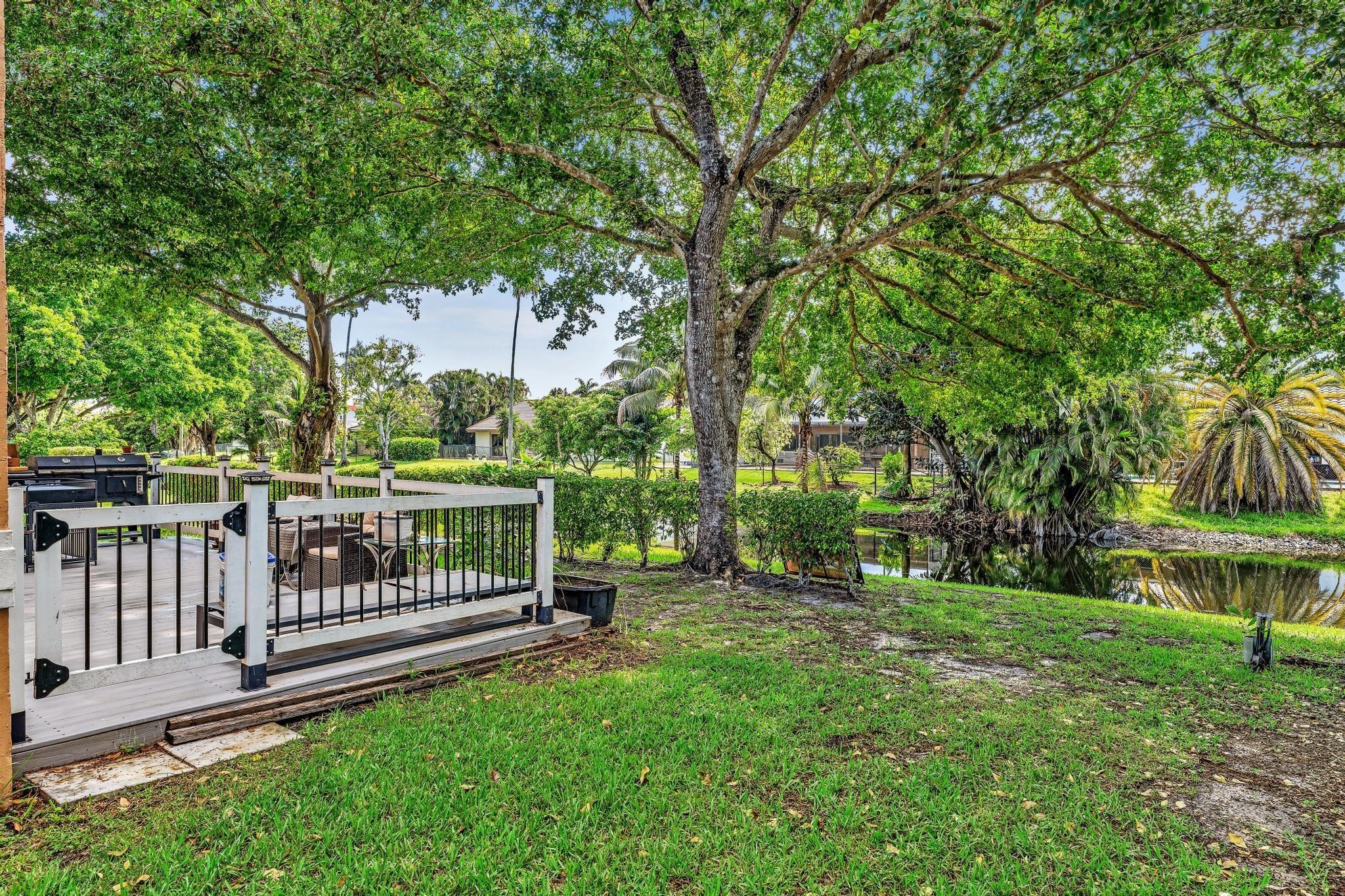 Lakeview Dr, Coral Springs, FL 33071
