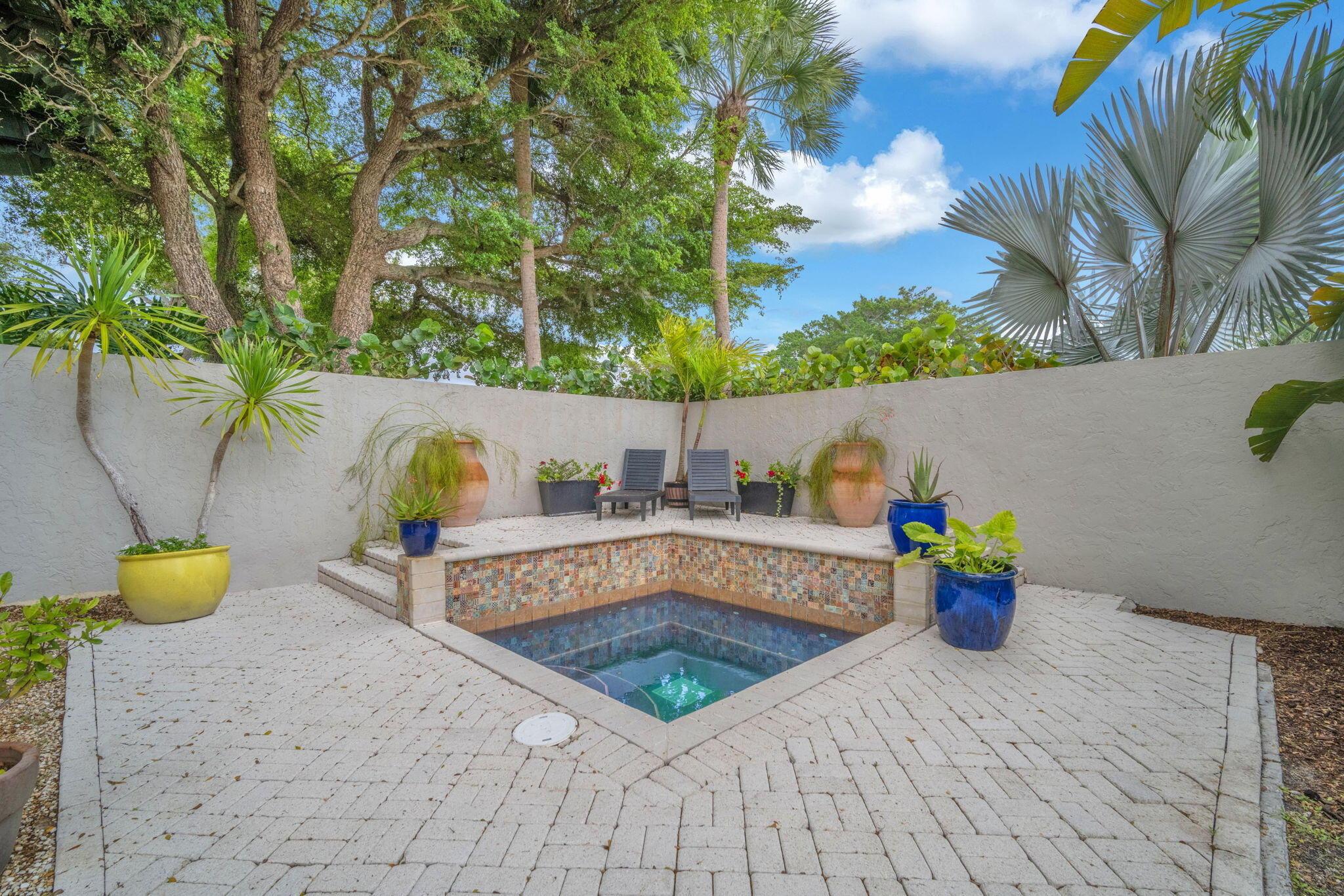 Pebblewood Dr, Wellington, FL 33414