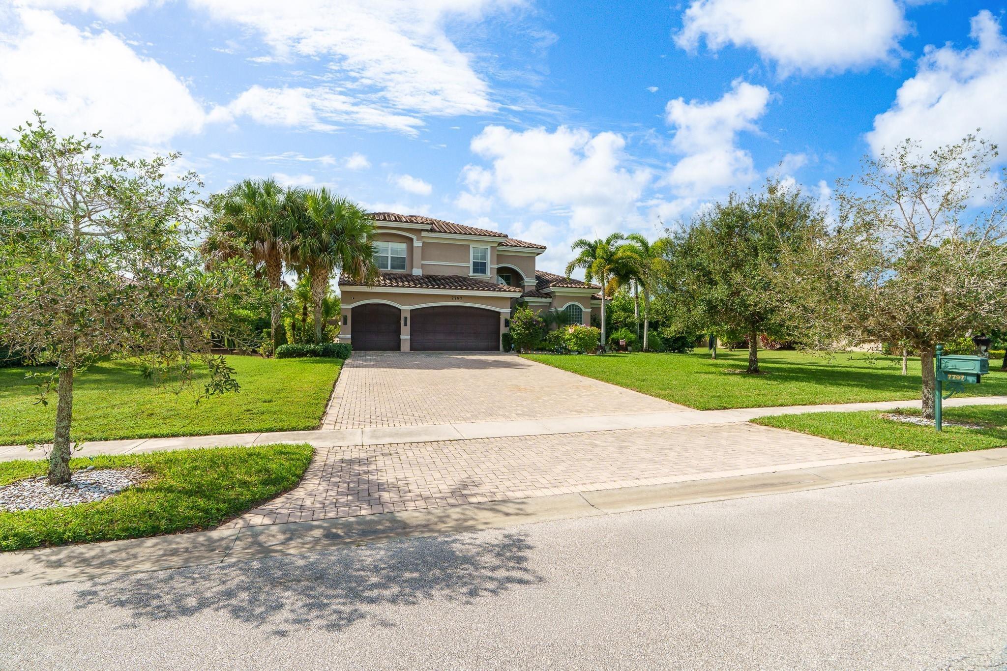 Maywood Crest Dr, Palm Beach Gardens, FL 33412