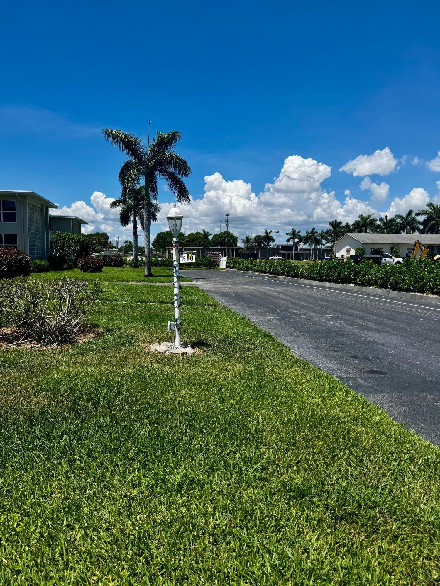 North Blvd, Boynton Beach, FL 33435