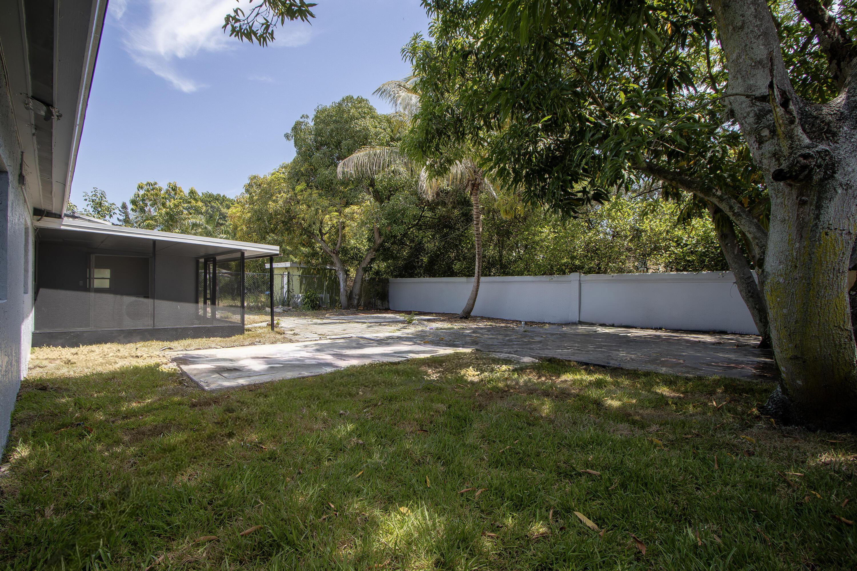 Ne 2nd Ln, Boynton Beach, FL 33435