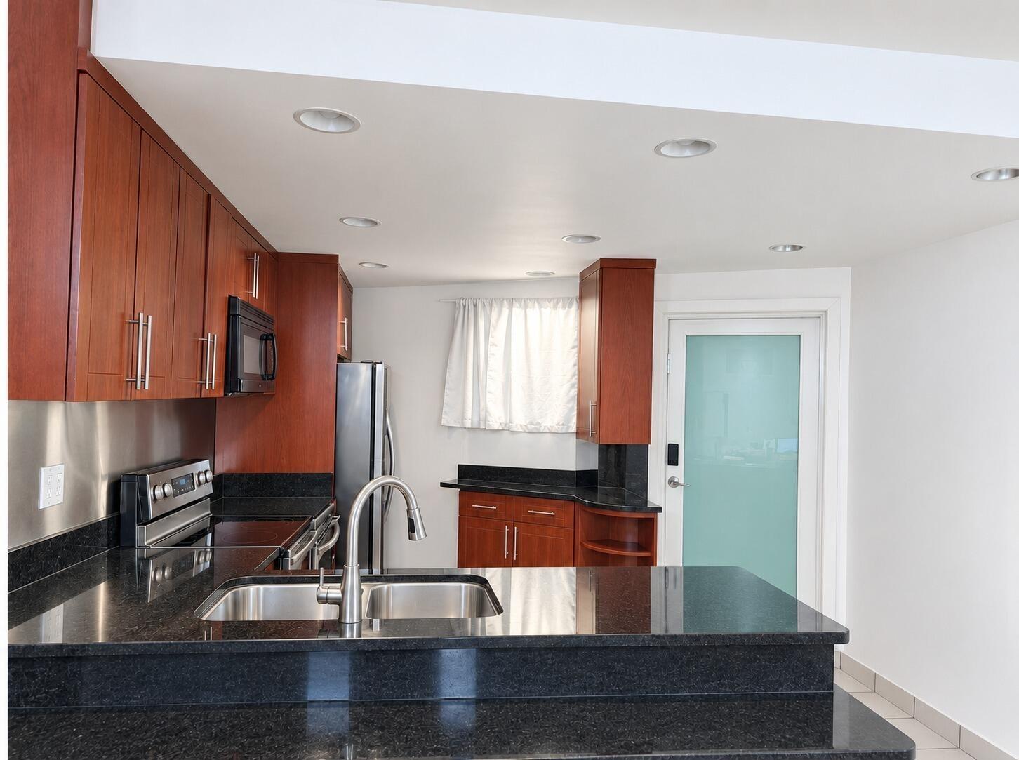 Ne 18th Ave, Miami, FL 33179