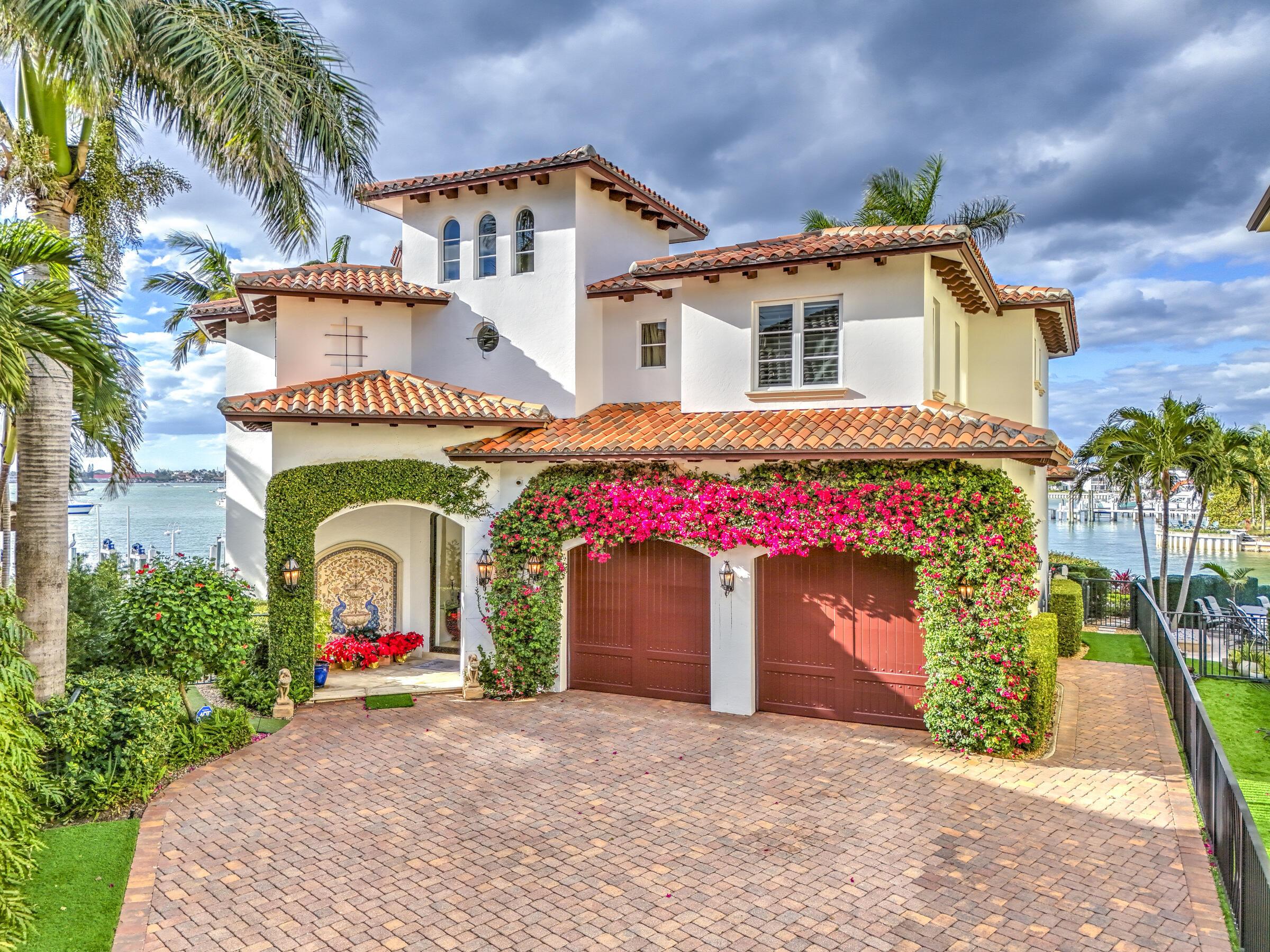 Lake Dr, Riviera Beach, FL 33404