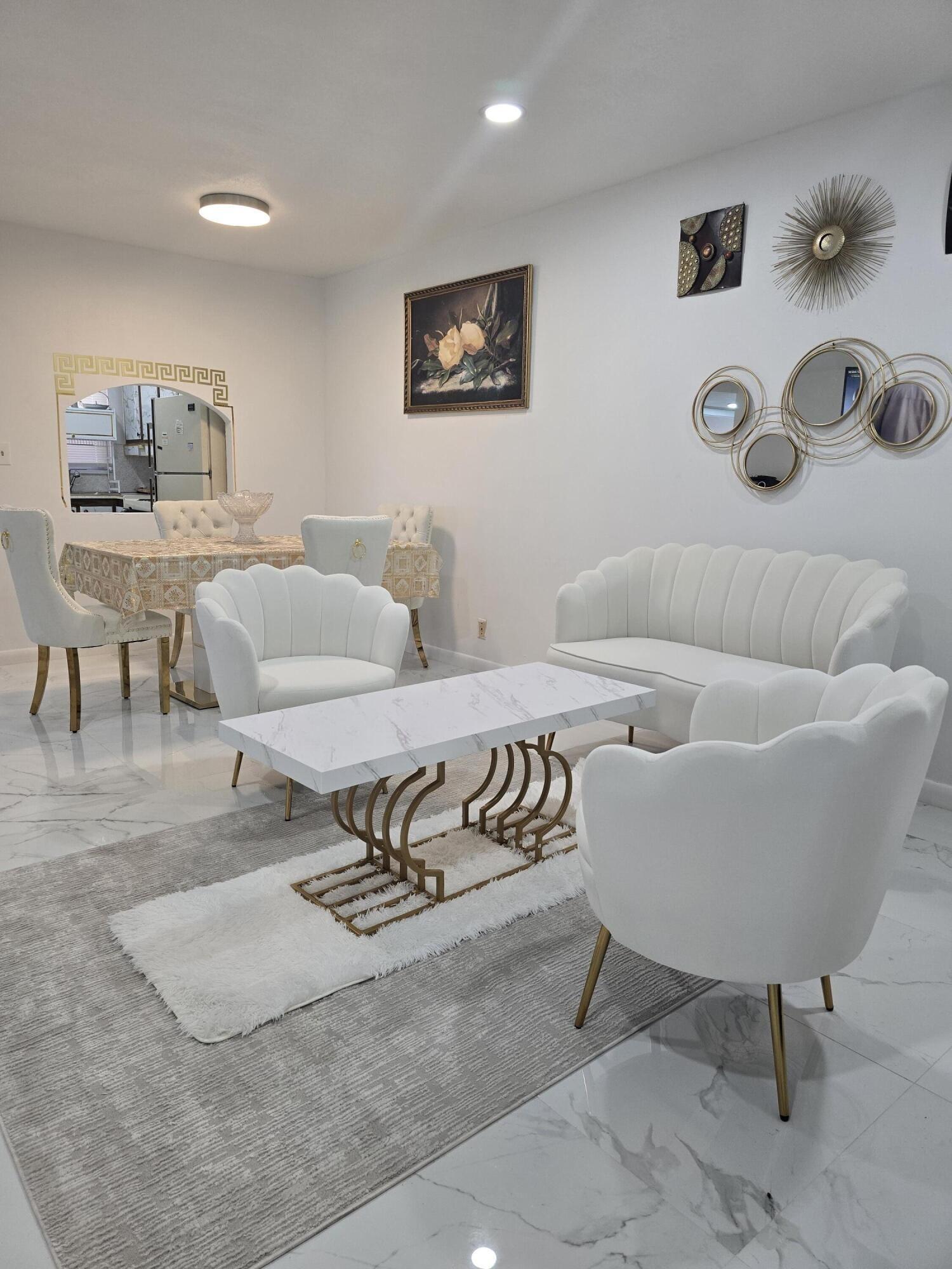 W Sunrise Lakes Dr, Sunrise, FL 33322
