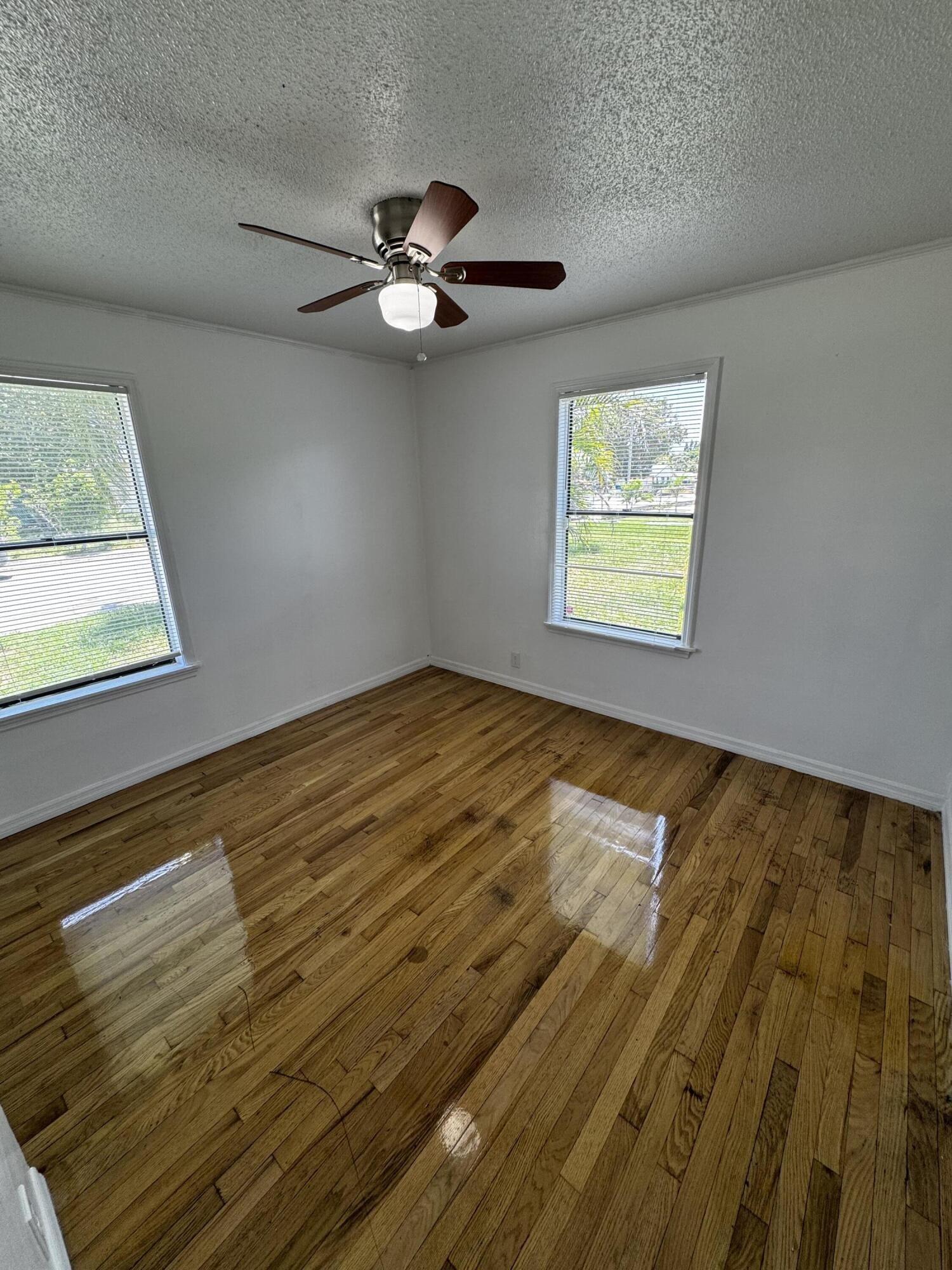 W 32nd St, Riviera Beach, FL 33404