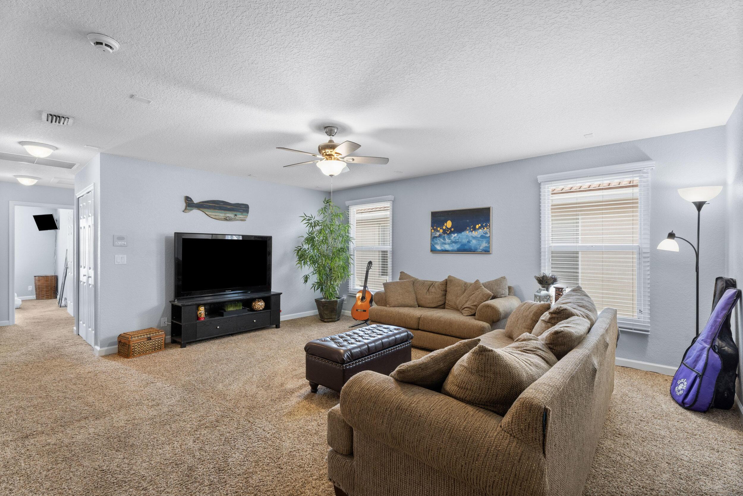 Se Crooked Oak Ave, Hobe Sound, FL 33455