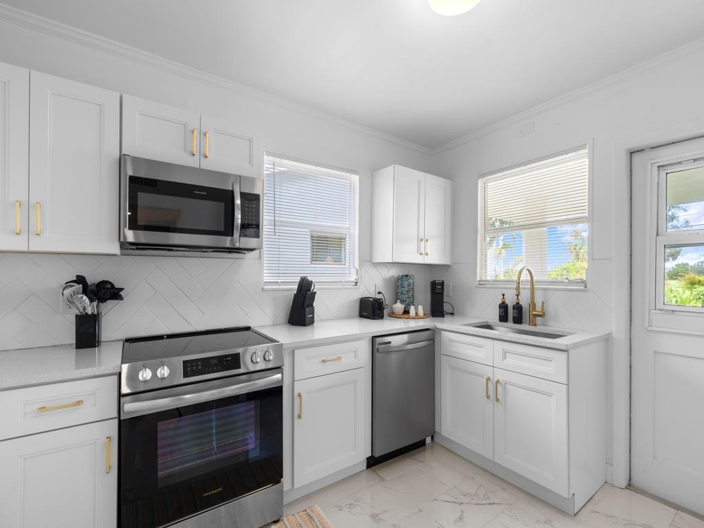 N Lakeside Dr, Lake Worth Beach, FL 33460