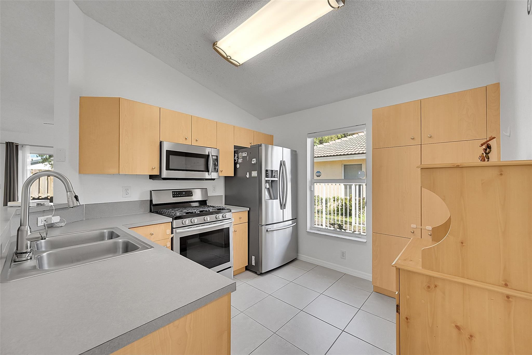 Nw 90th Ave, Sunrise, FL 33351
