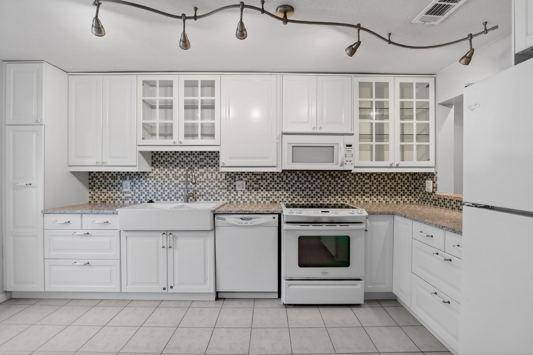 Nw 99th Ter, Pembroke Pines, FL 33024