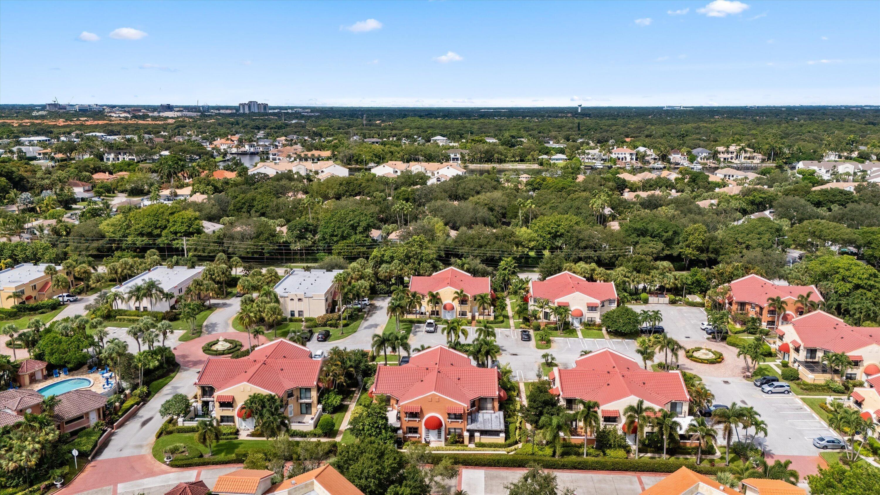 Uno Lago Dr, Juno Beach, FL 33408