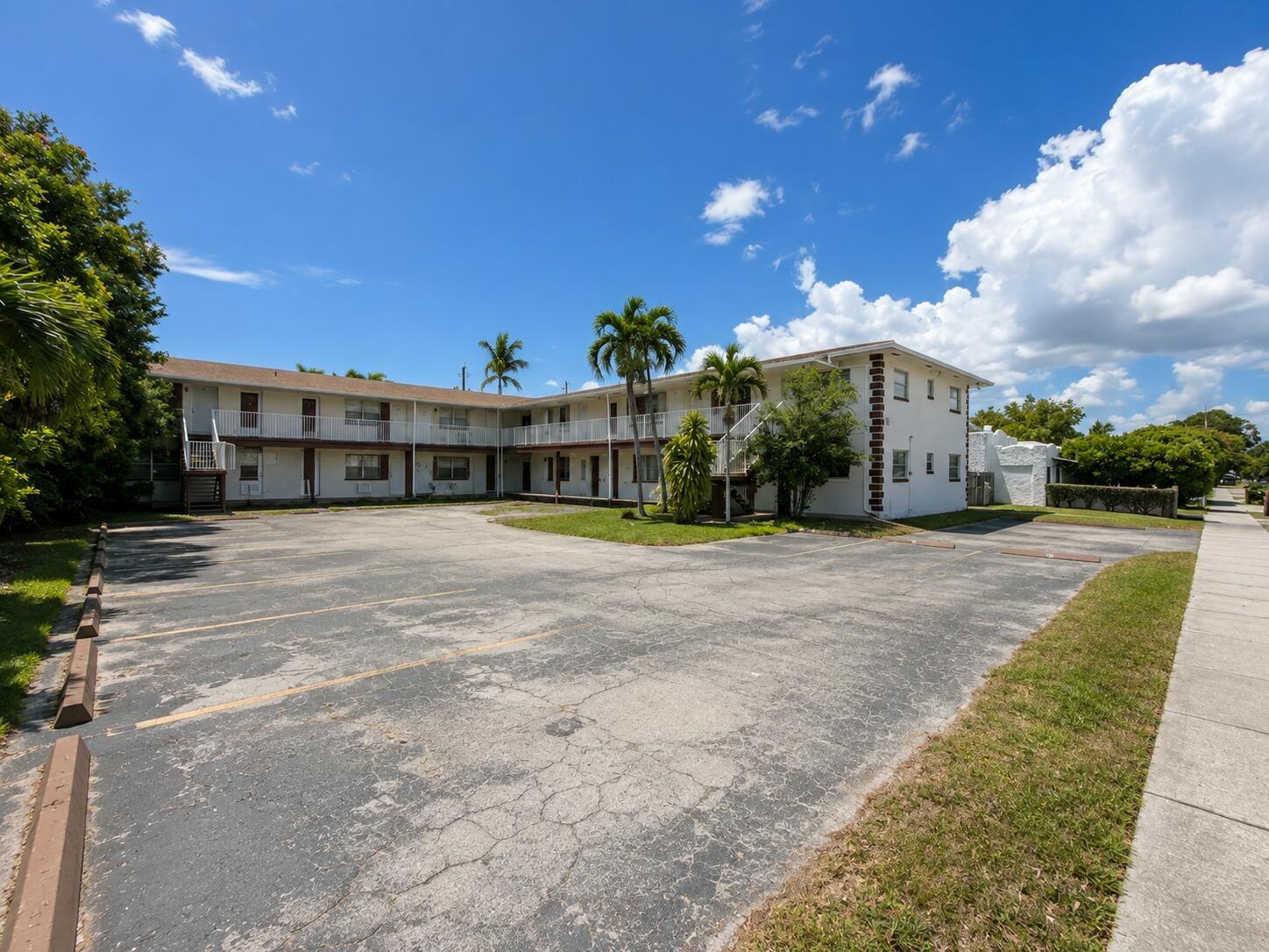 Mckinley St, Hollywood, FL 33020