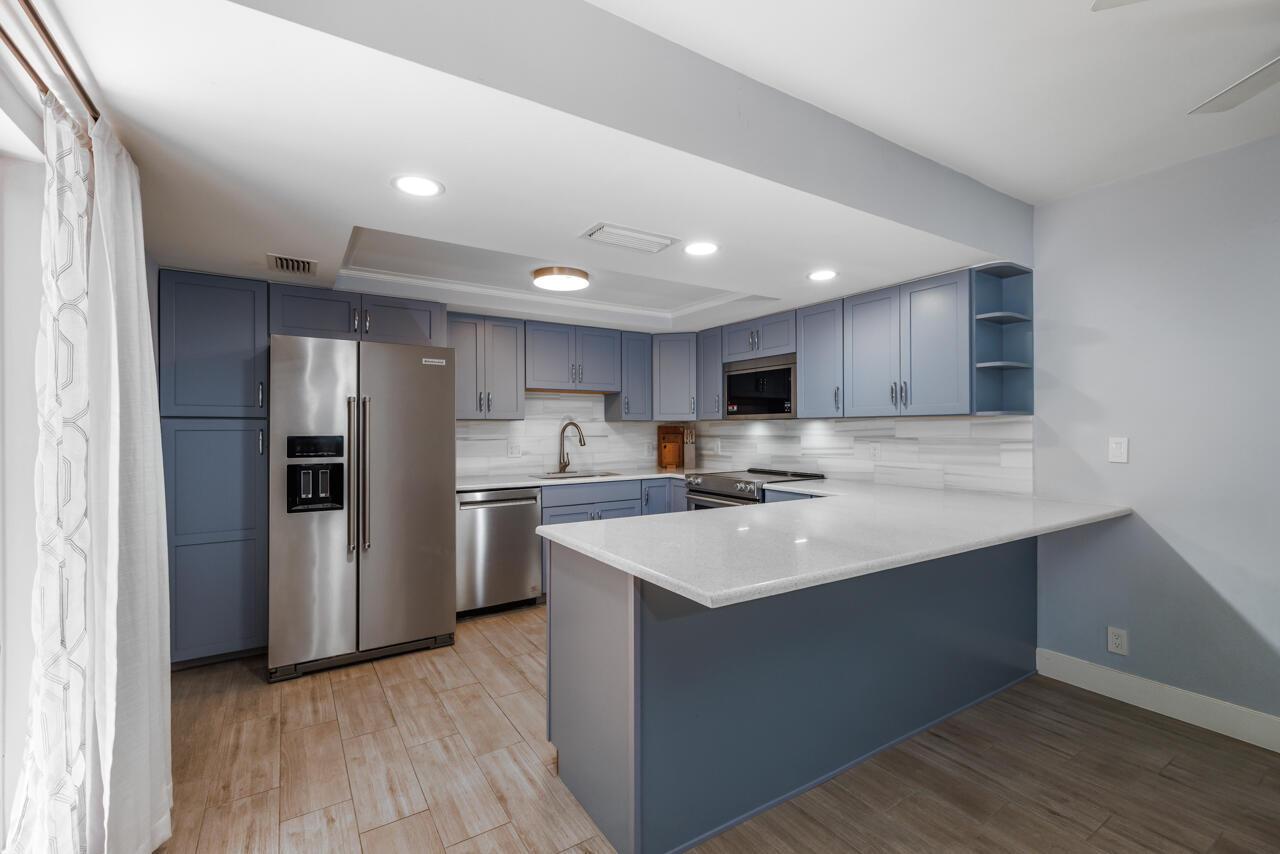 Linda Ln, Palm Beach Shores, FL 33404
