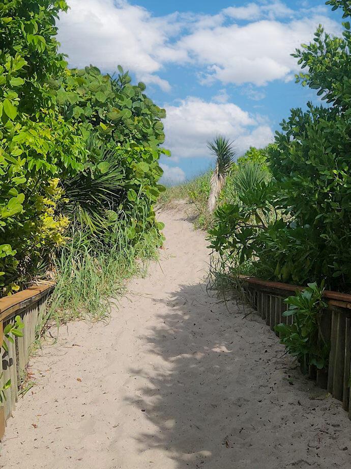 Bay Dr, Pompano Beach, FL 33062