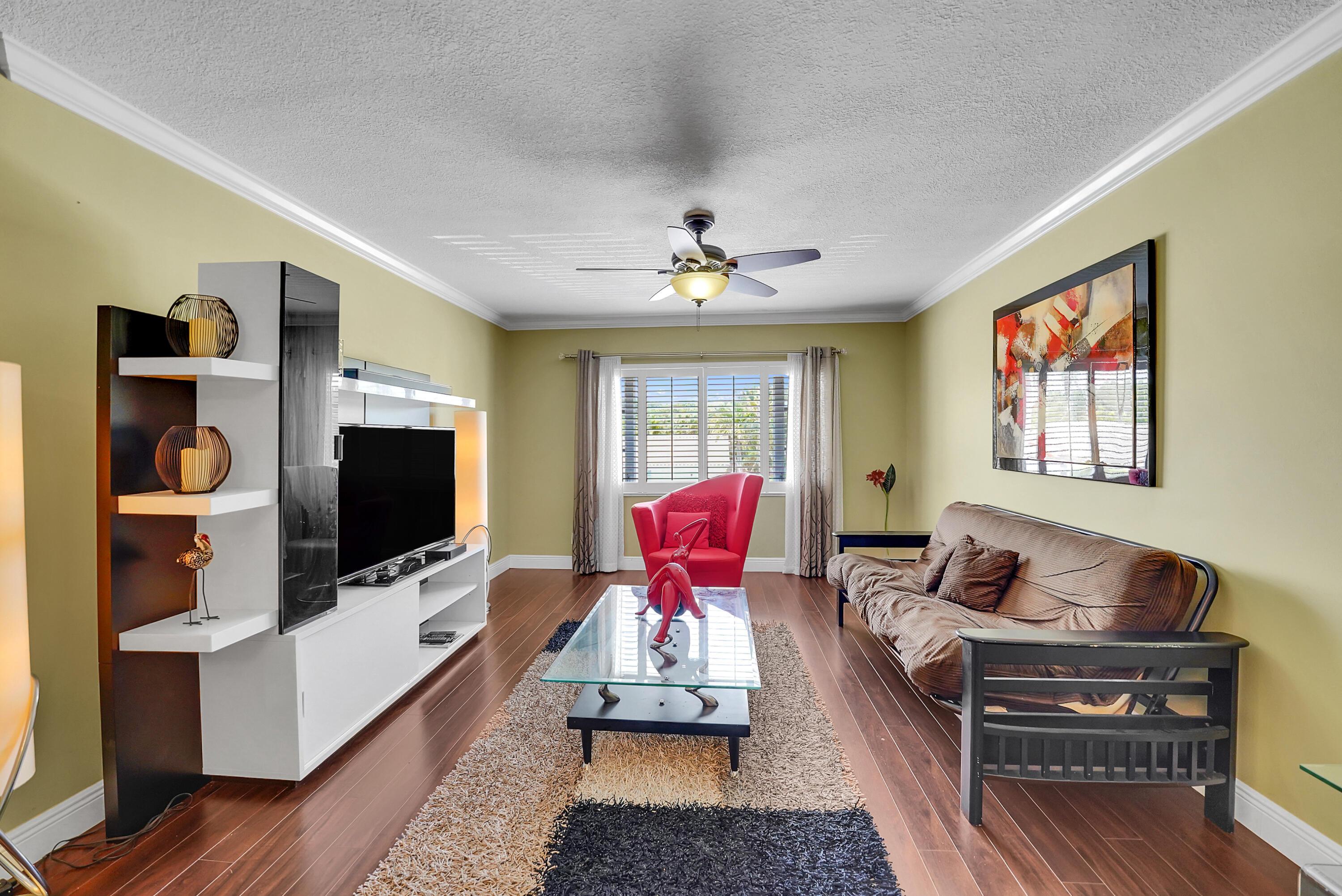 Ne 56th Pl, Fort Lauderdale, FL 33308