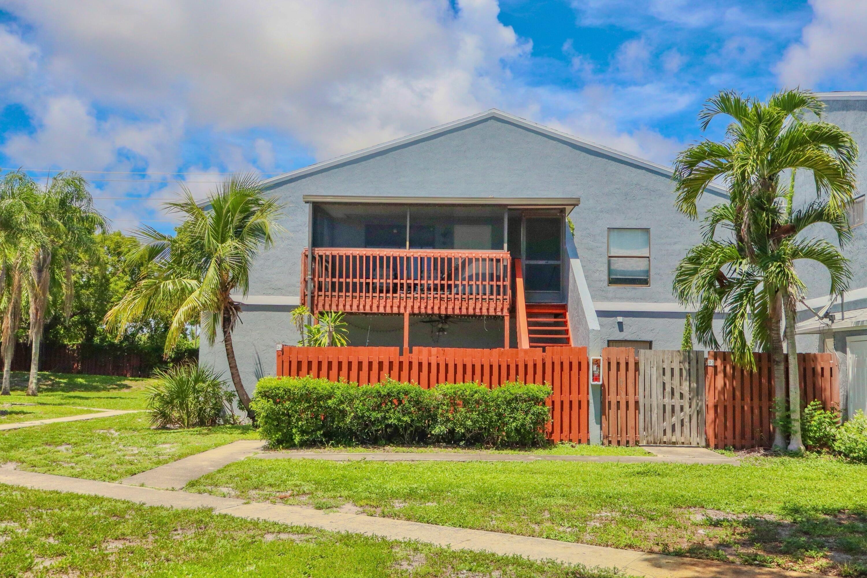 Crossings Cir, Boynton Beach, FL 33435