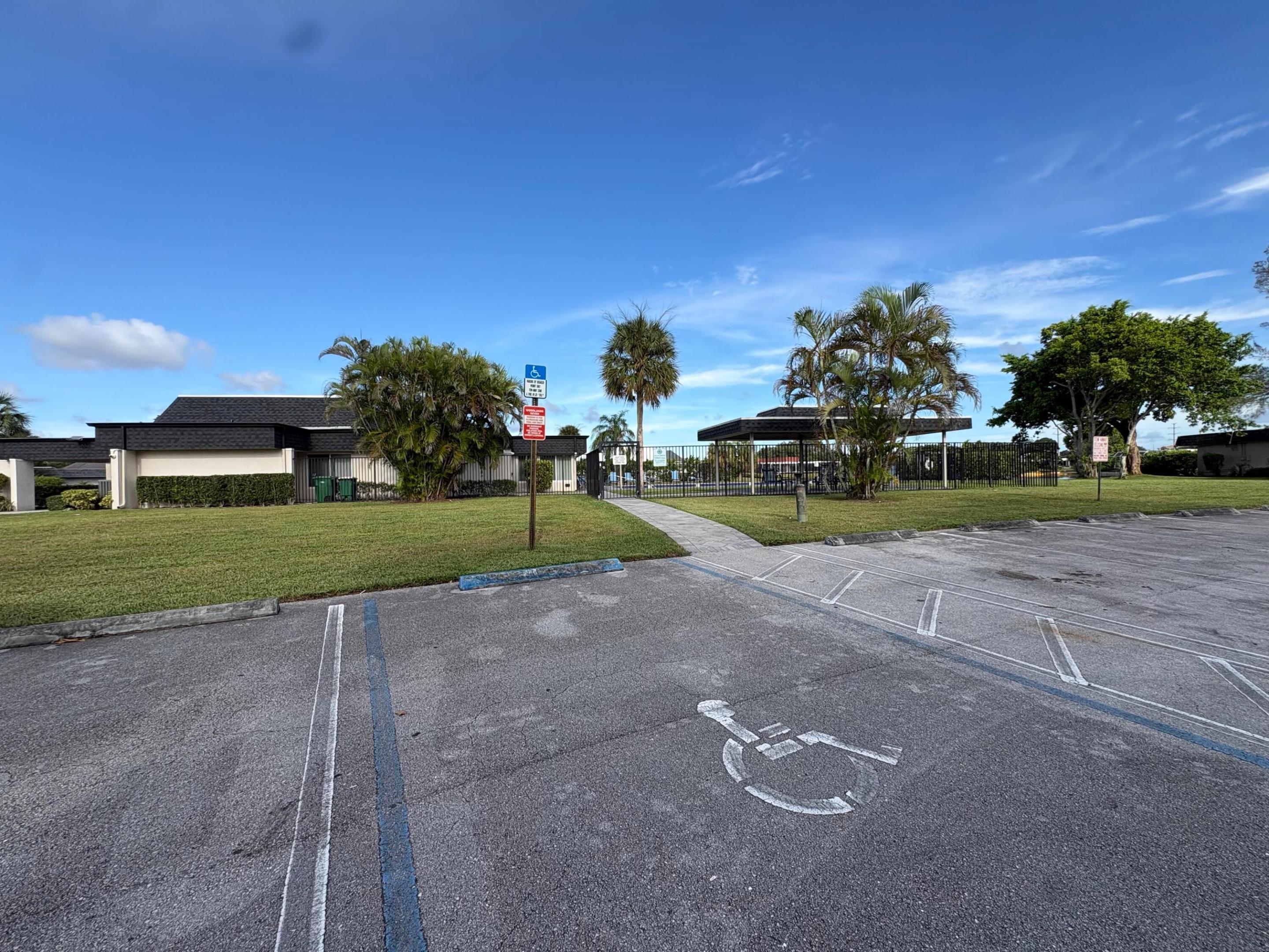 White Cedar Ln, Tamarac, FL 33319