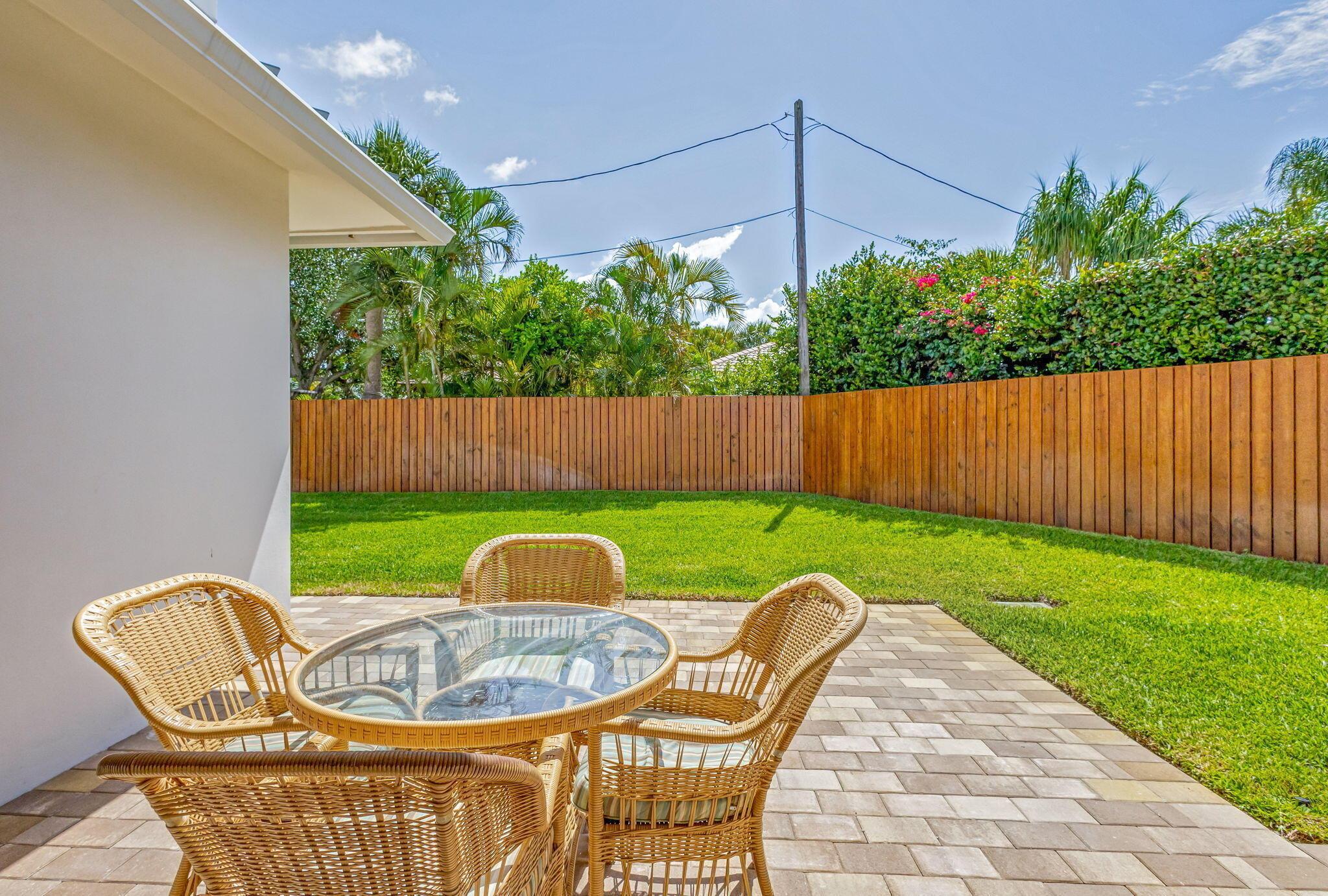 Drayton Rd, North Palm Beach, FL 33408