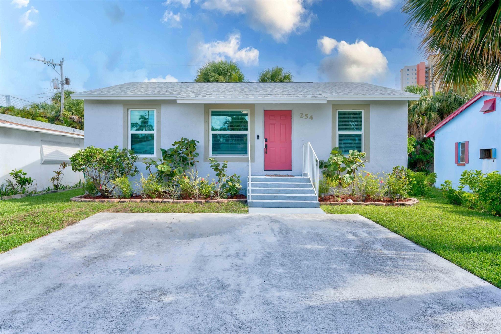 E 25th St, Riviera Beach, FL 33404