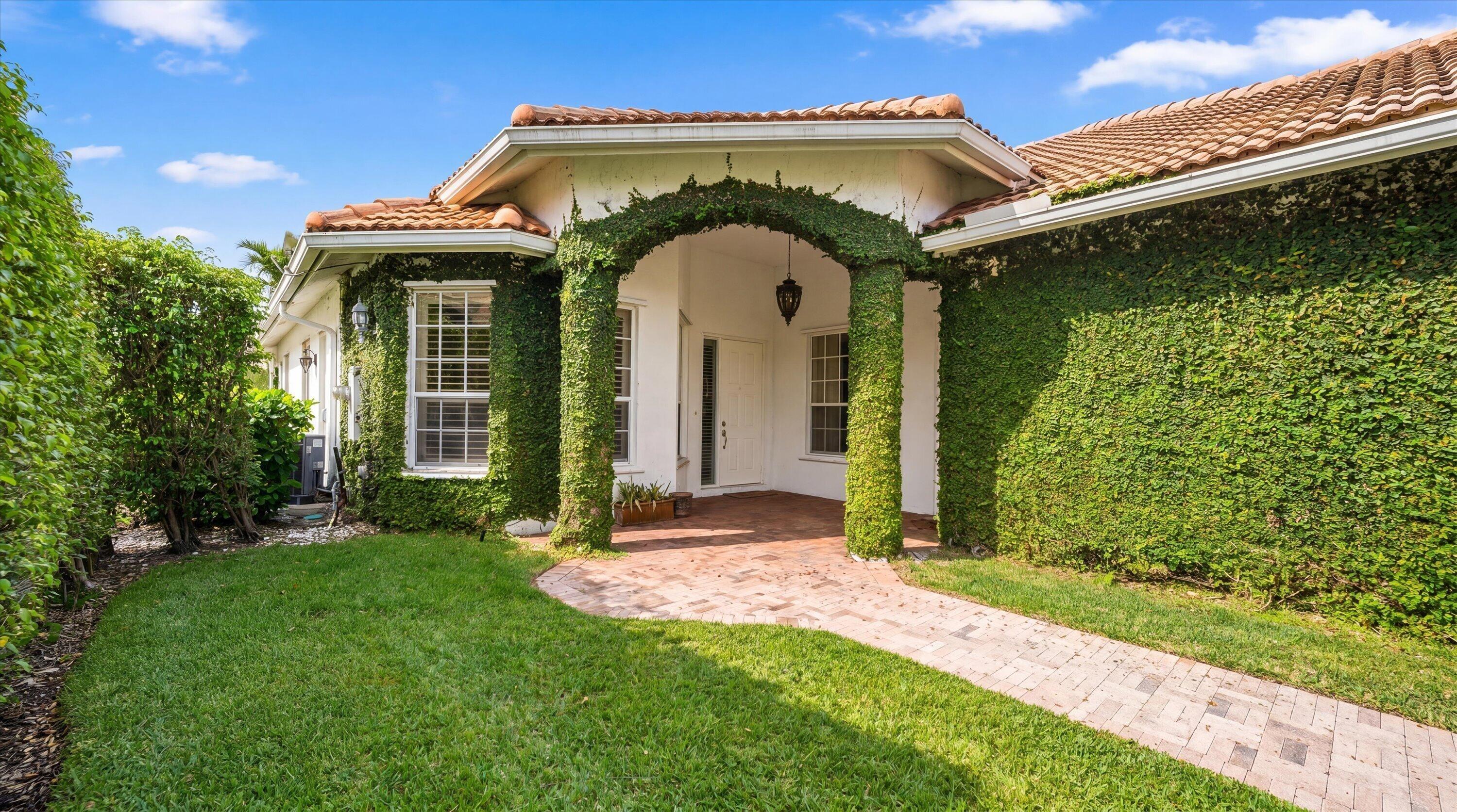 Twin Oaks Way, Wellington, FL 33414
