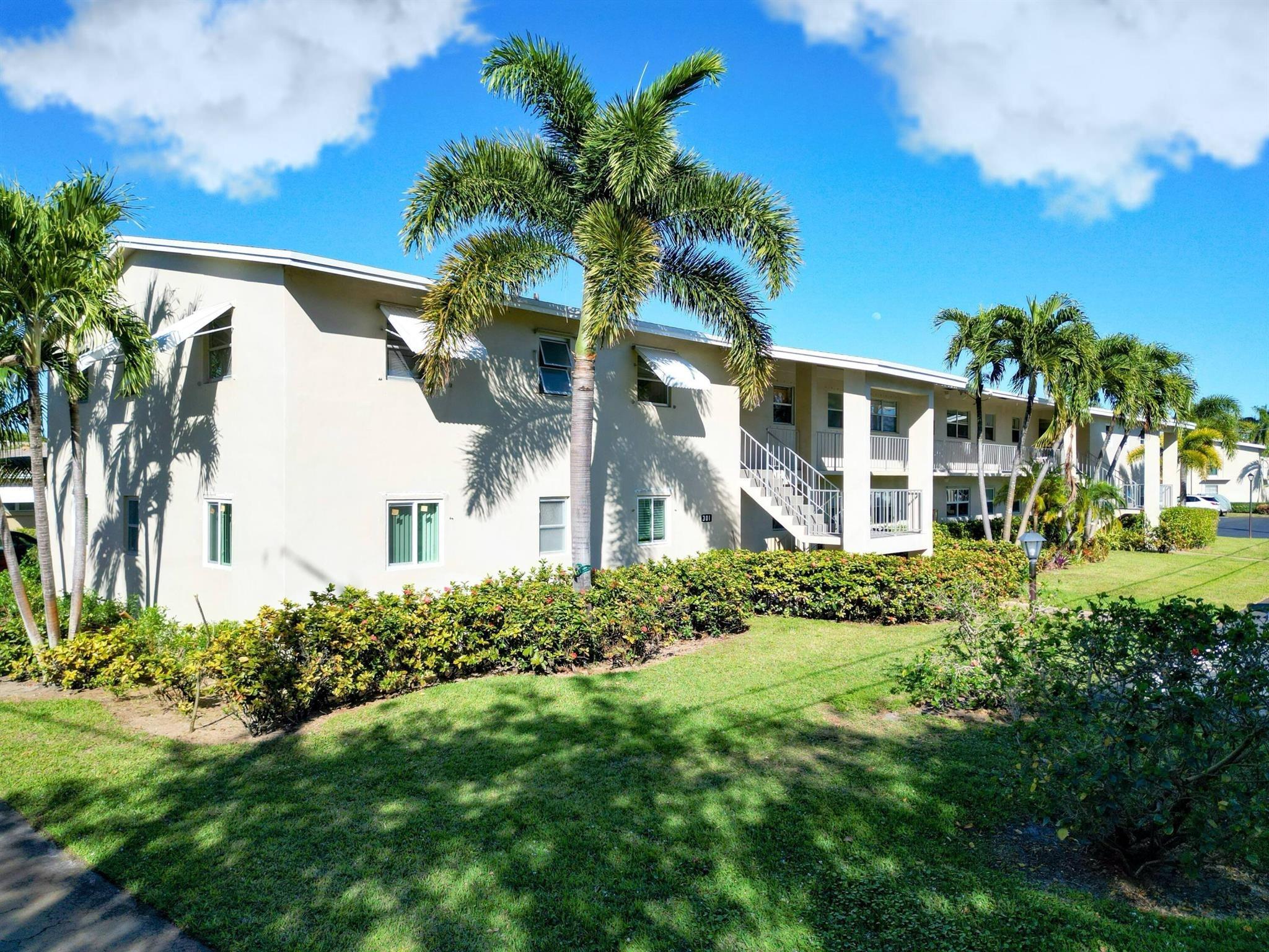 Circle Dr S, Boynton Beach, FL 33435