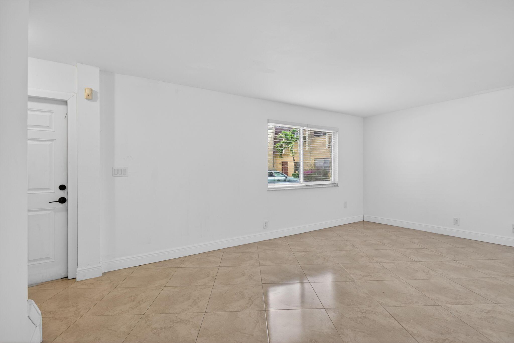 Blueberry Ct, Lauderhill, FL 33313