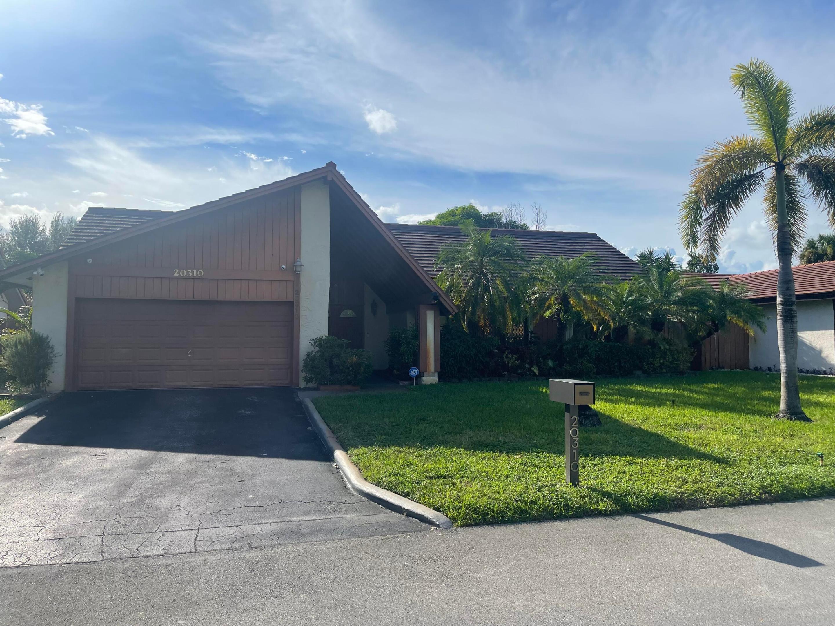 Ne 10th Pl, Miami, FL 33179