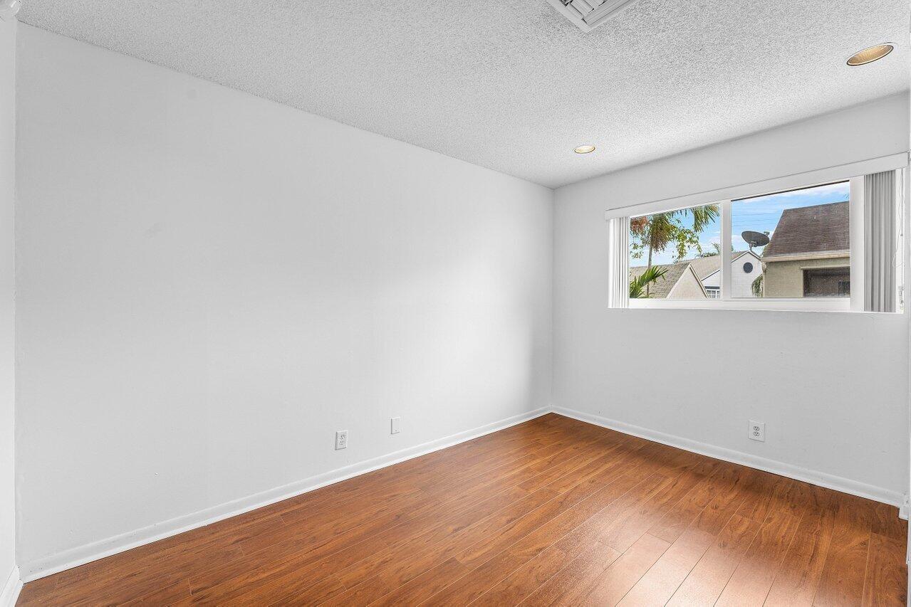 Nw 101st Ter, Pembroke Pines, FL 33026