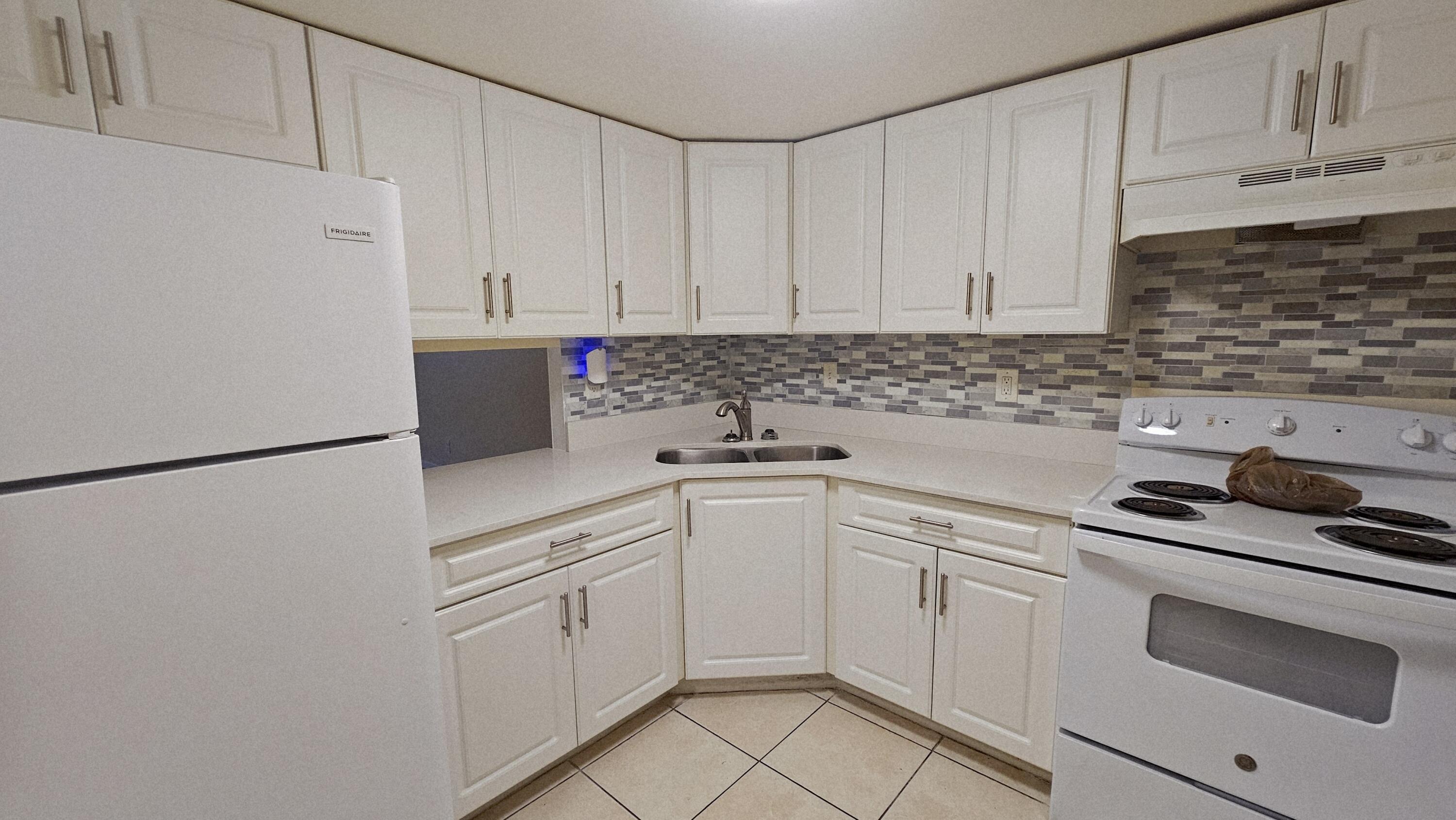 Nw 3rd Ct, Plantation, FL 33317