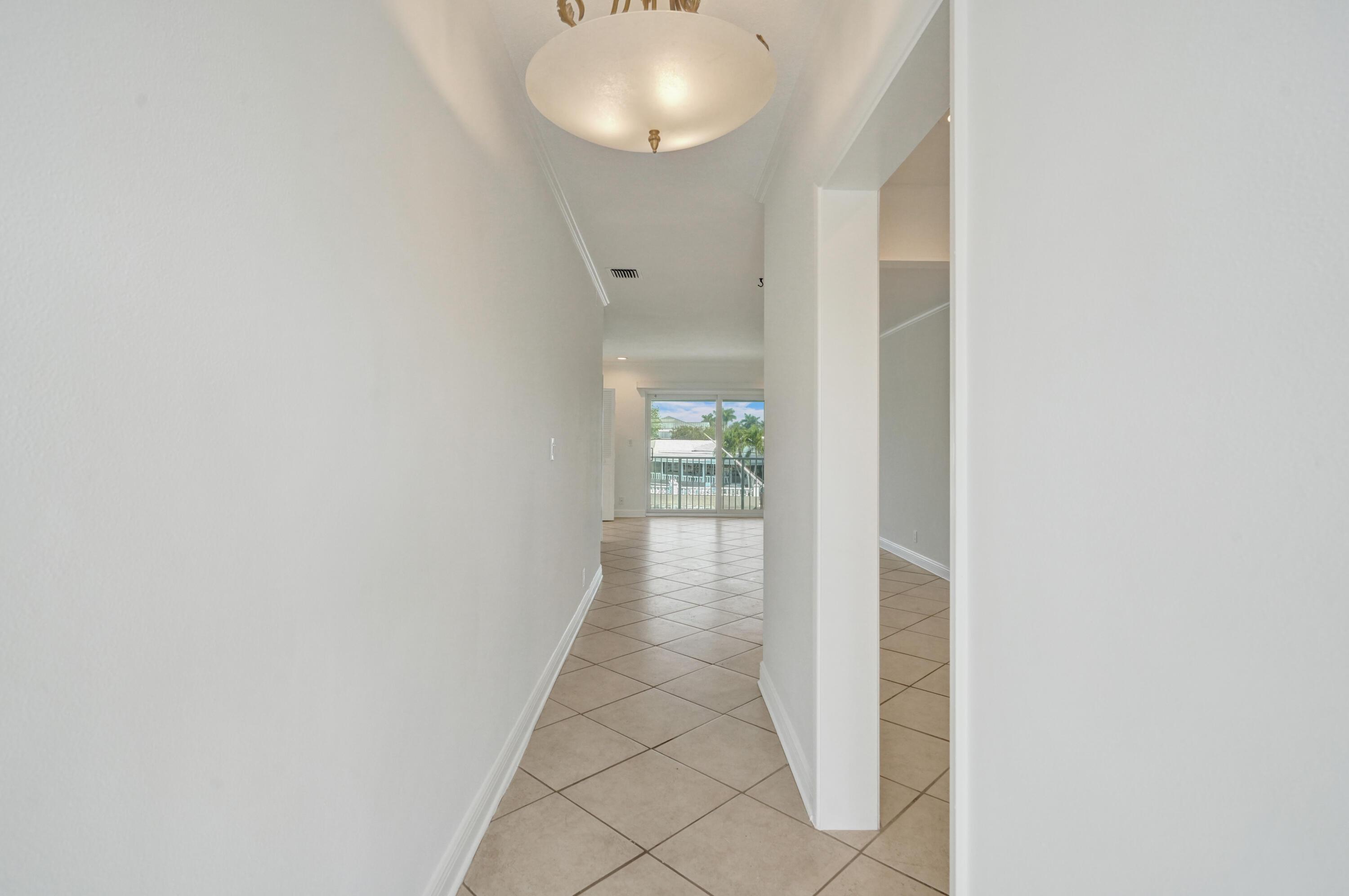 Ne 36th St, Lighthouse Point, FL 33064