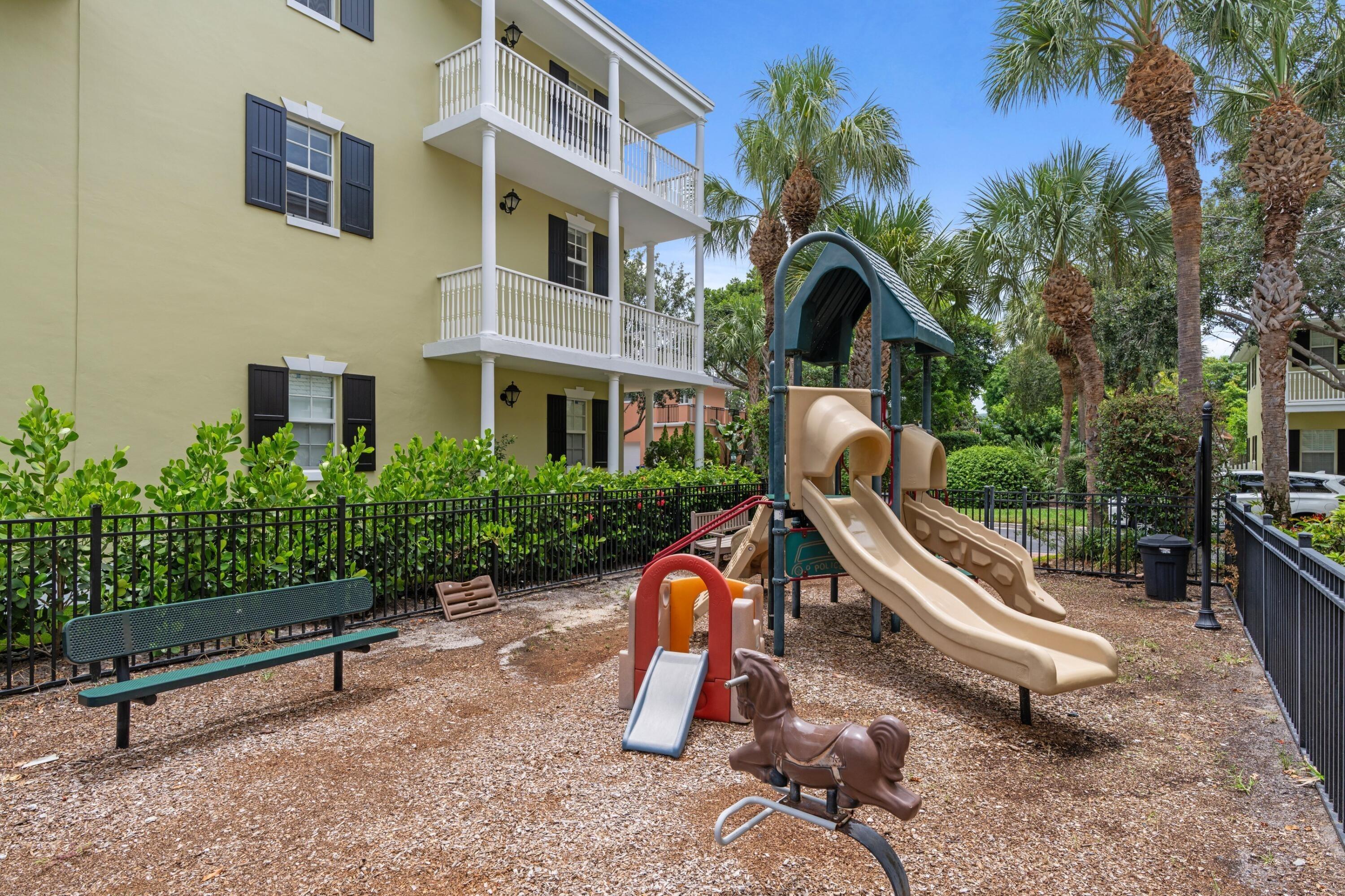 E Heritage Club Cir, Delray Beach, FL 33483