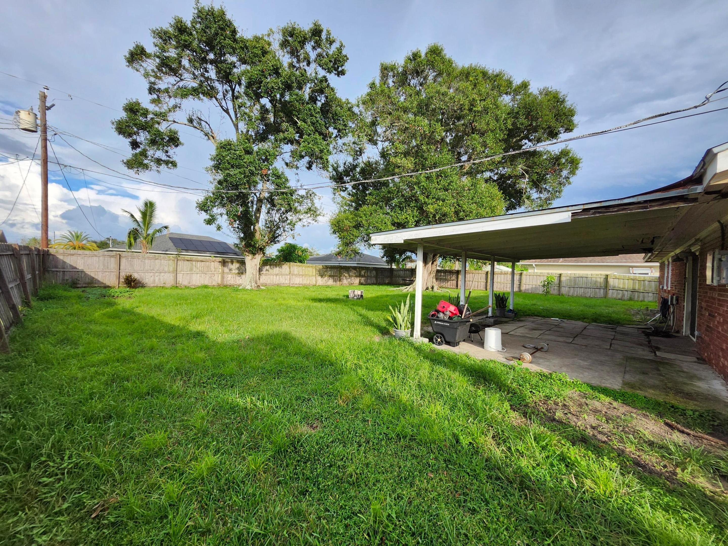 Se Asbury Ln, Port Saint Lucie, FL 34983