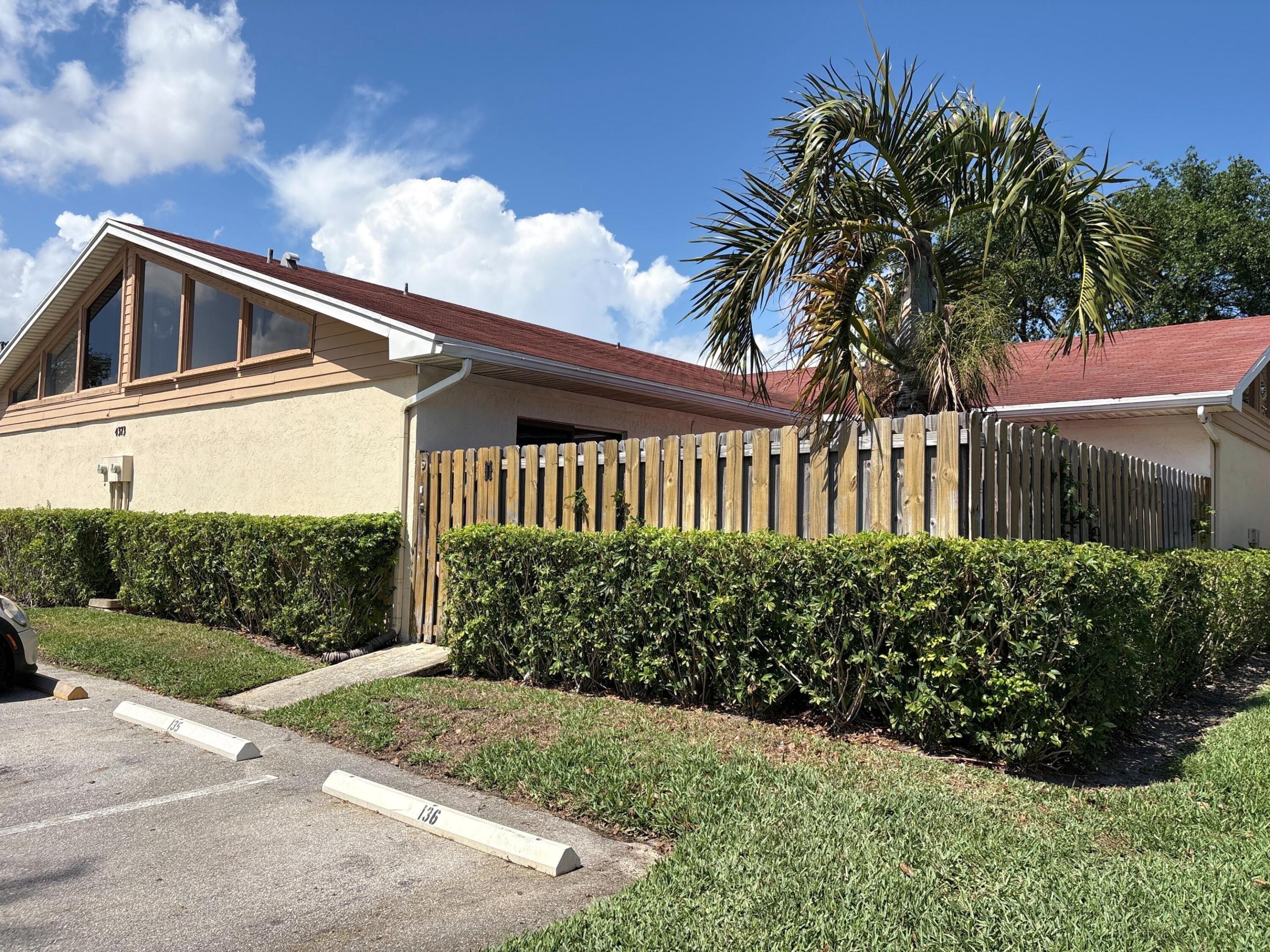 Woodstock Dr, West Palm Beach, FL 33409