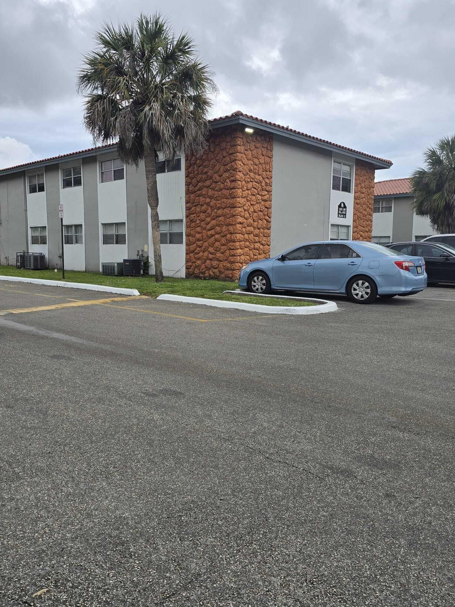 Sw 52nd Ave, North Lauderdale, FL 33068